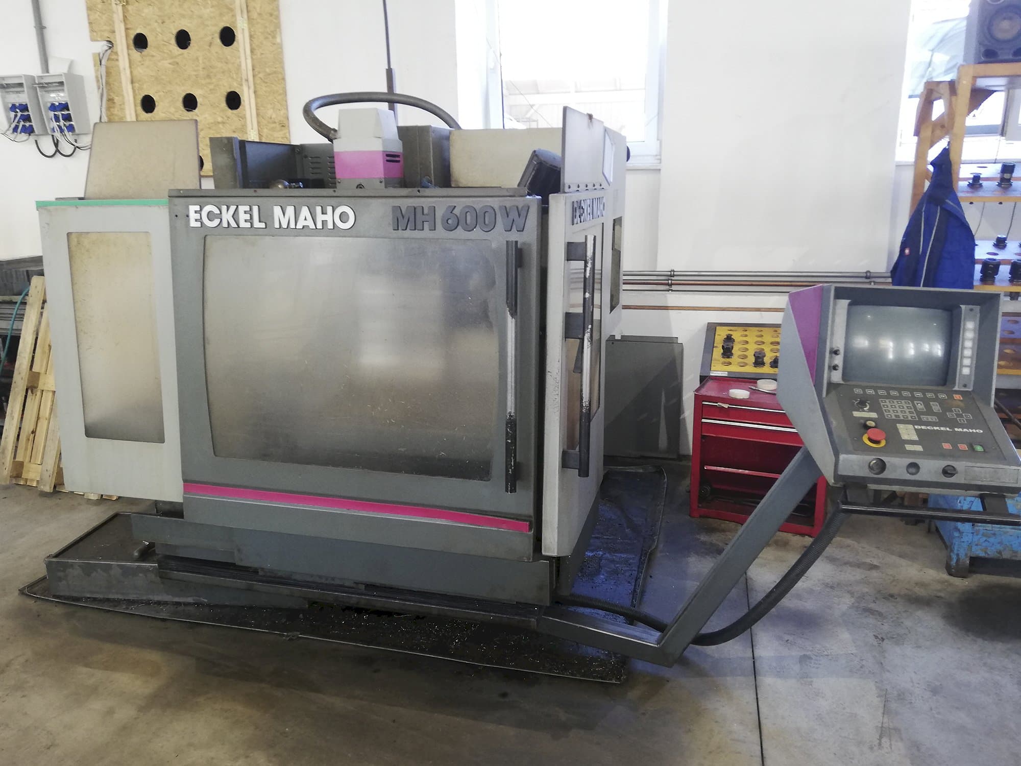 Vista Frontal  da DECKEL MAHO MH 600 W  máquina