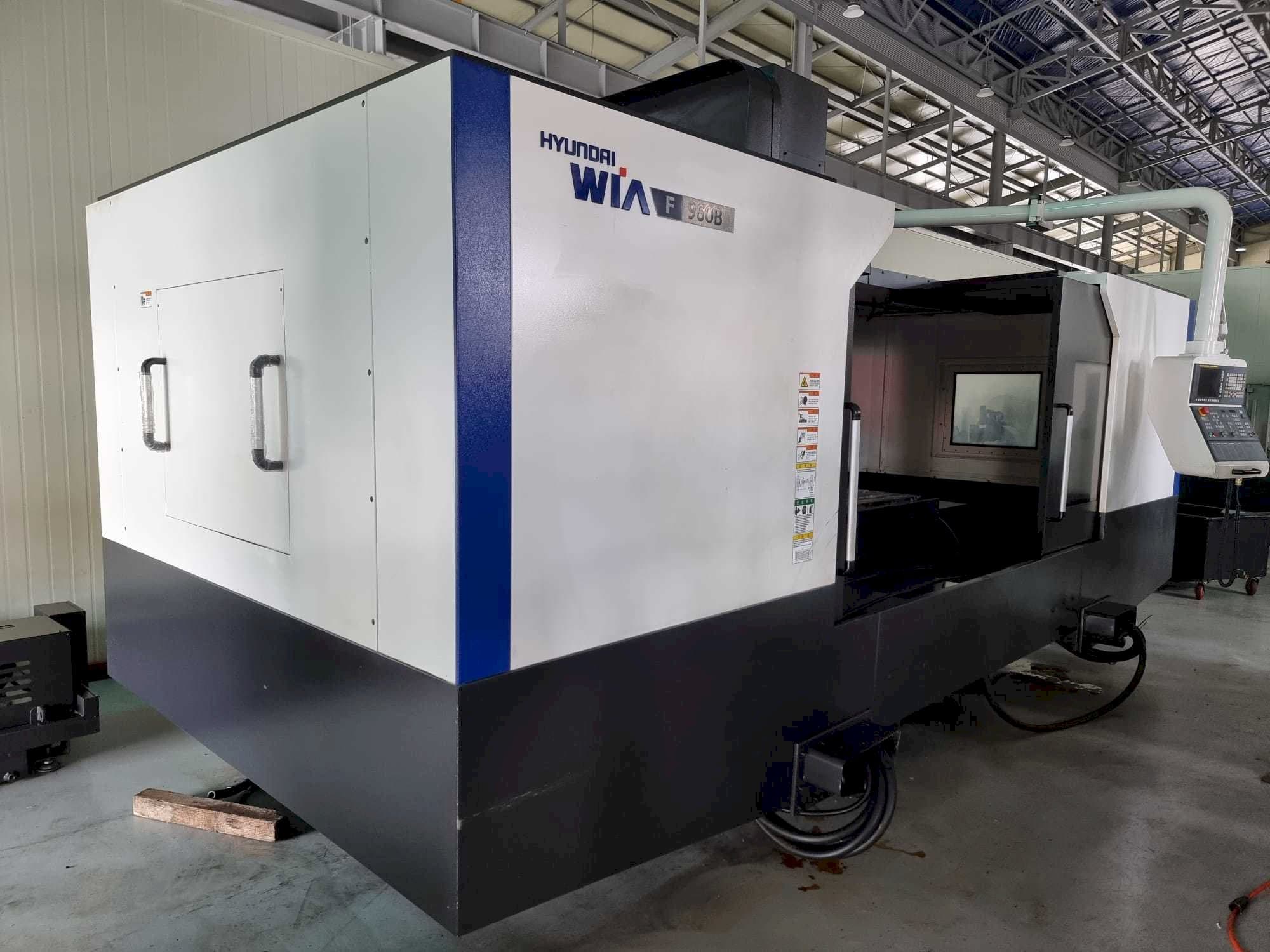 Vista Frontal da Hyundai Wia F960B máquina