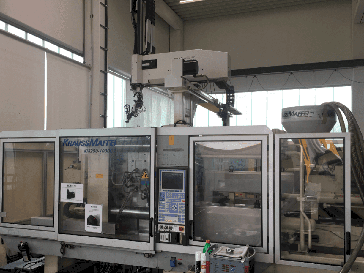 Vista Frontal da Krauss Maffei 250-1000 C2 máquina