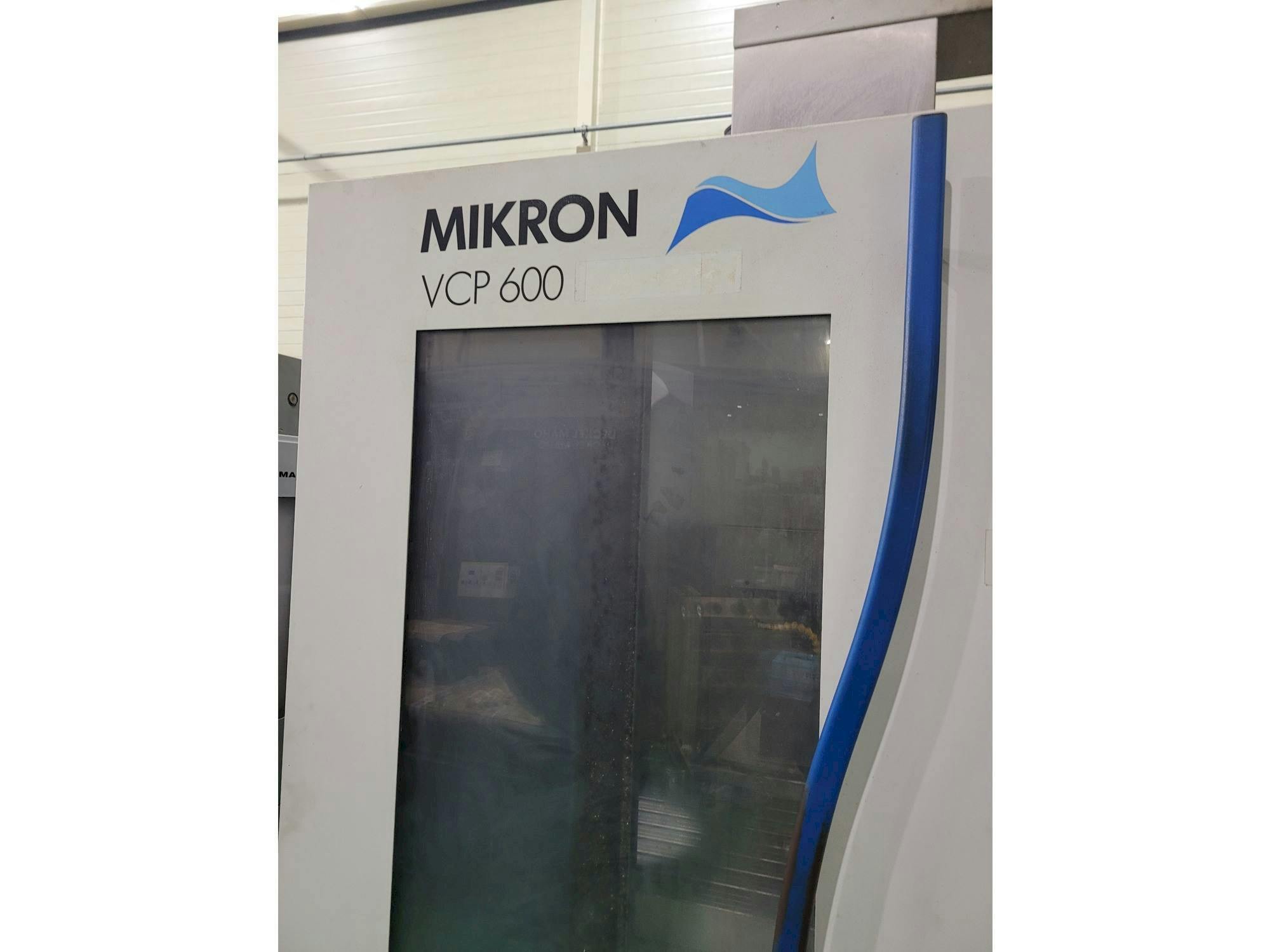 Vista Frontal  da MIKRON VCP 600  máquina
