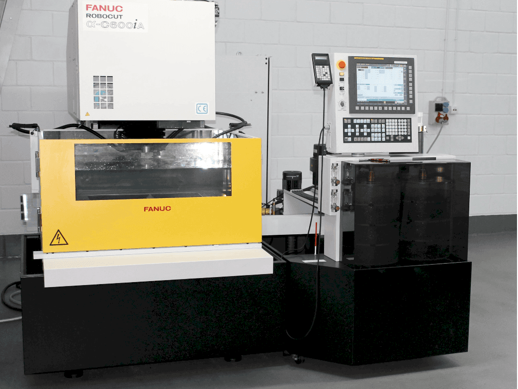 Vista Frontal da FANUC RoboCut Alfa C600iA máquina