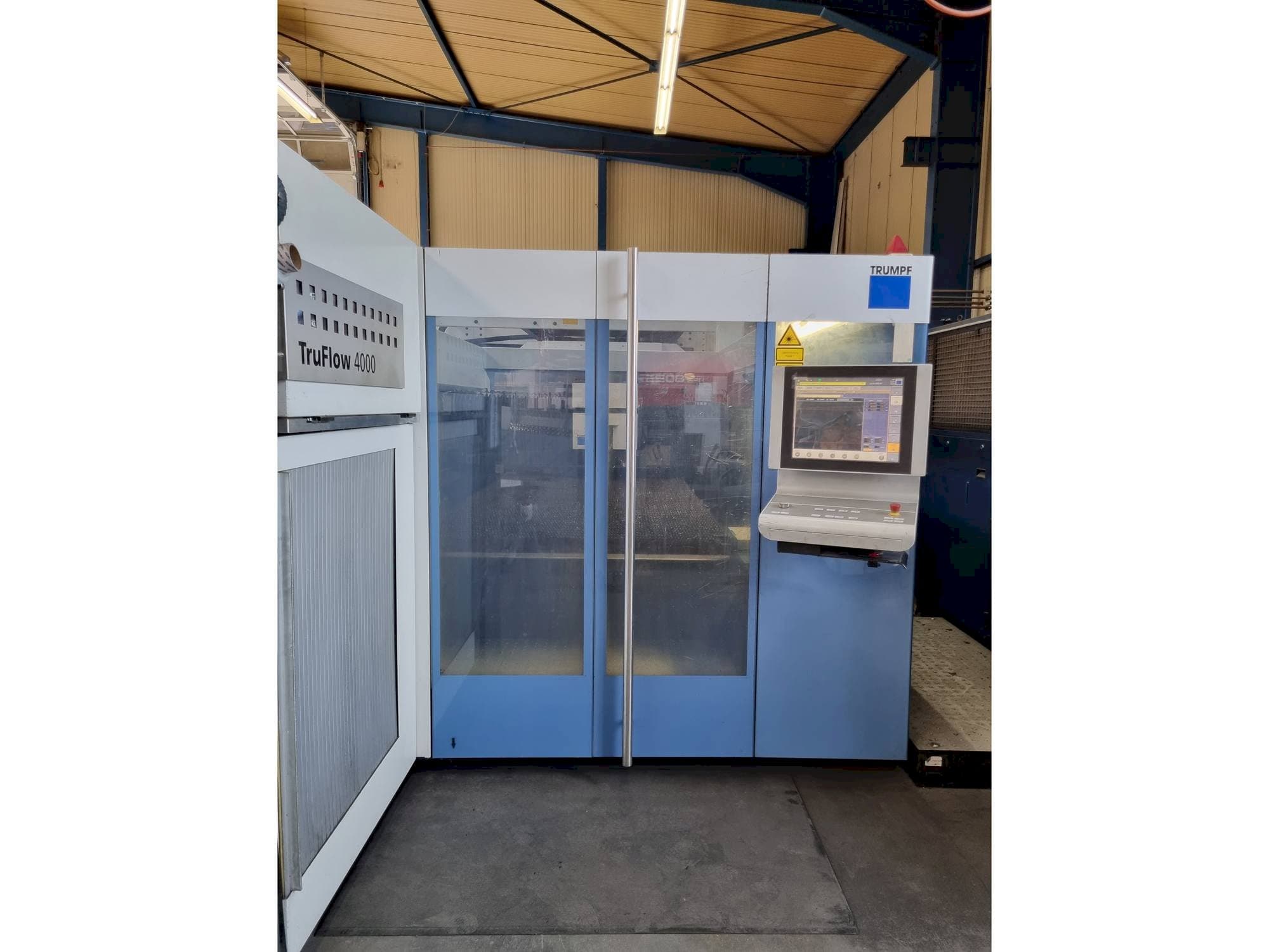 Vista Frontal da Trumpf TruLaser 3030 máquina