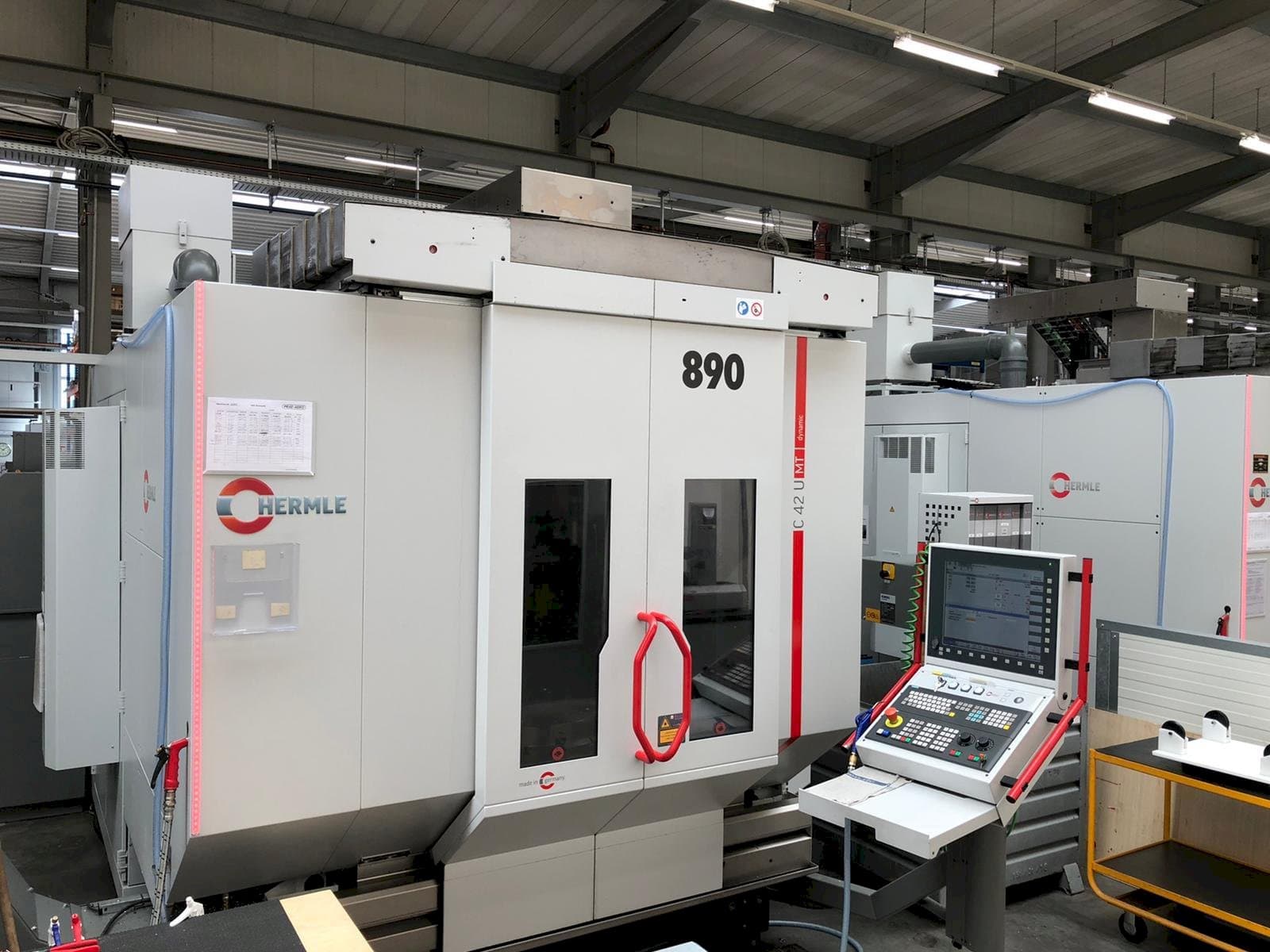 Vista Frontal da HERMLE C42U MT máquina