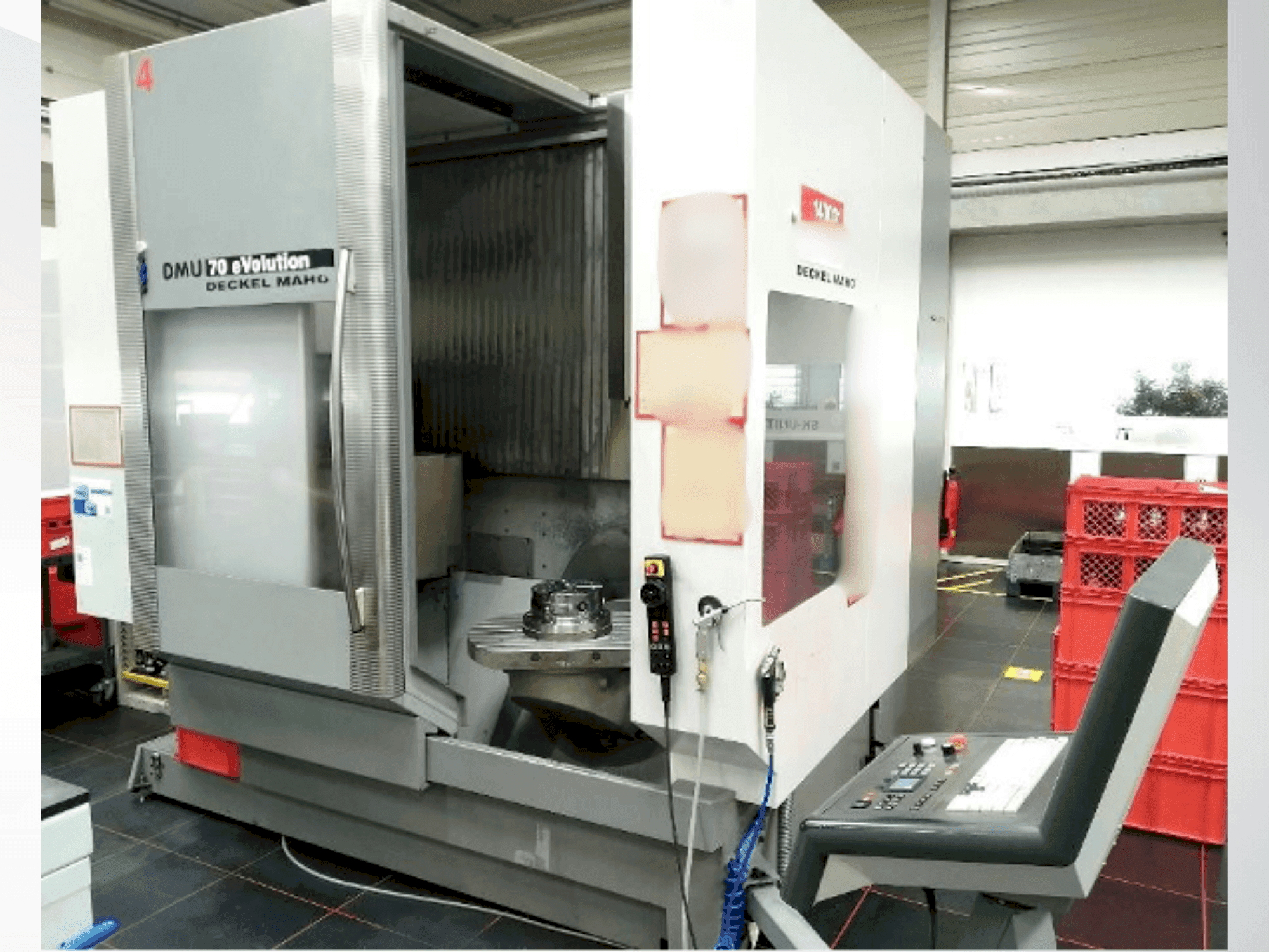 Vista Frontal da DECKEL DMU 70 eVolution máquina