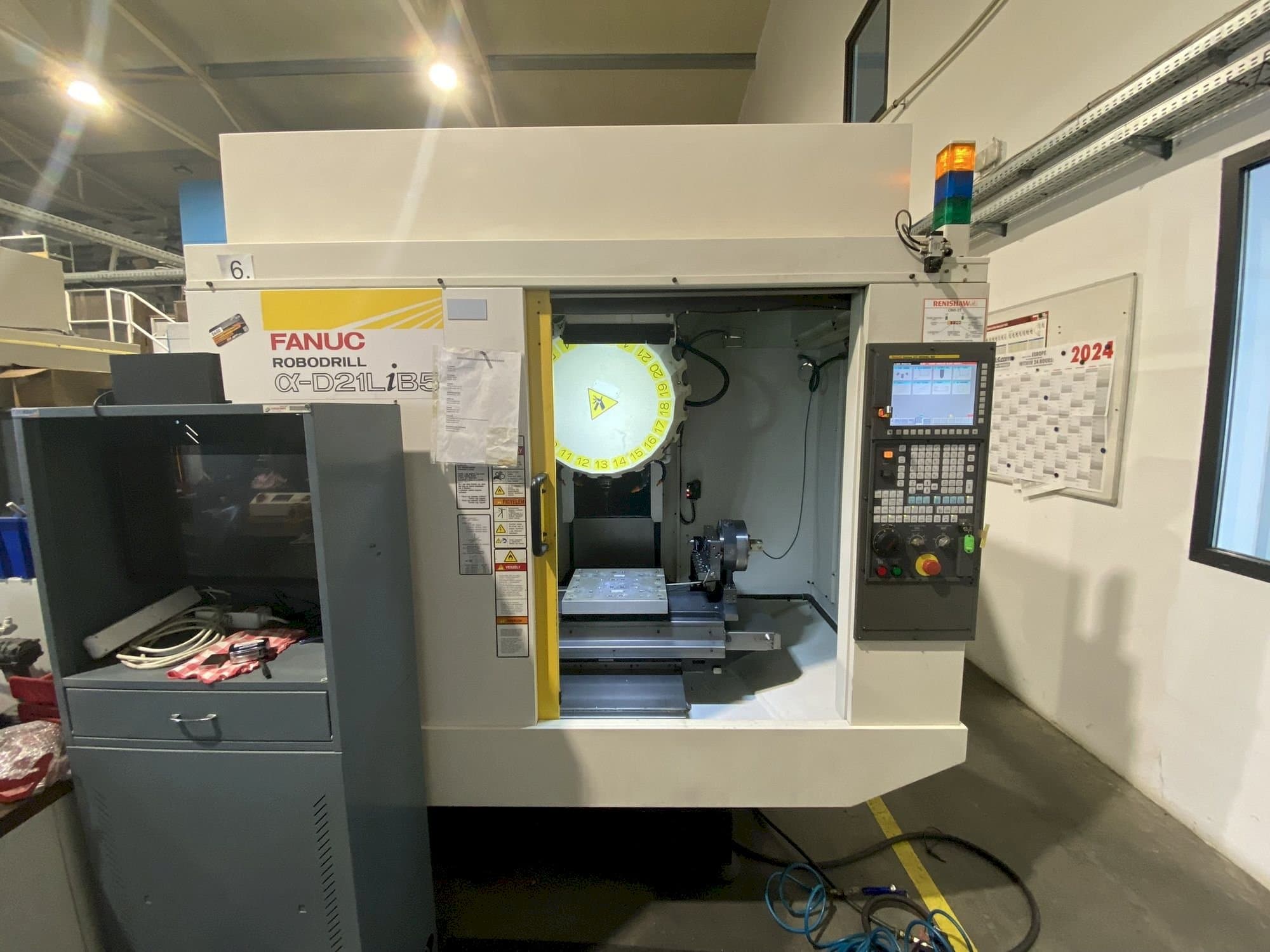 Vista Frontal da FANUC Robodrill Alpha D21LiA5 máquina