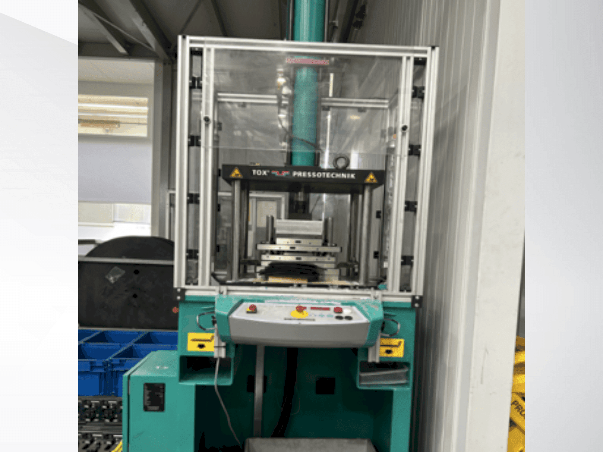 Vista Frontal  da TOX MAG 008.261.A.001  máquina