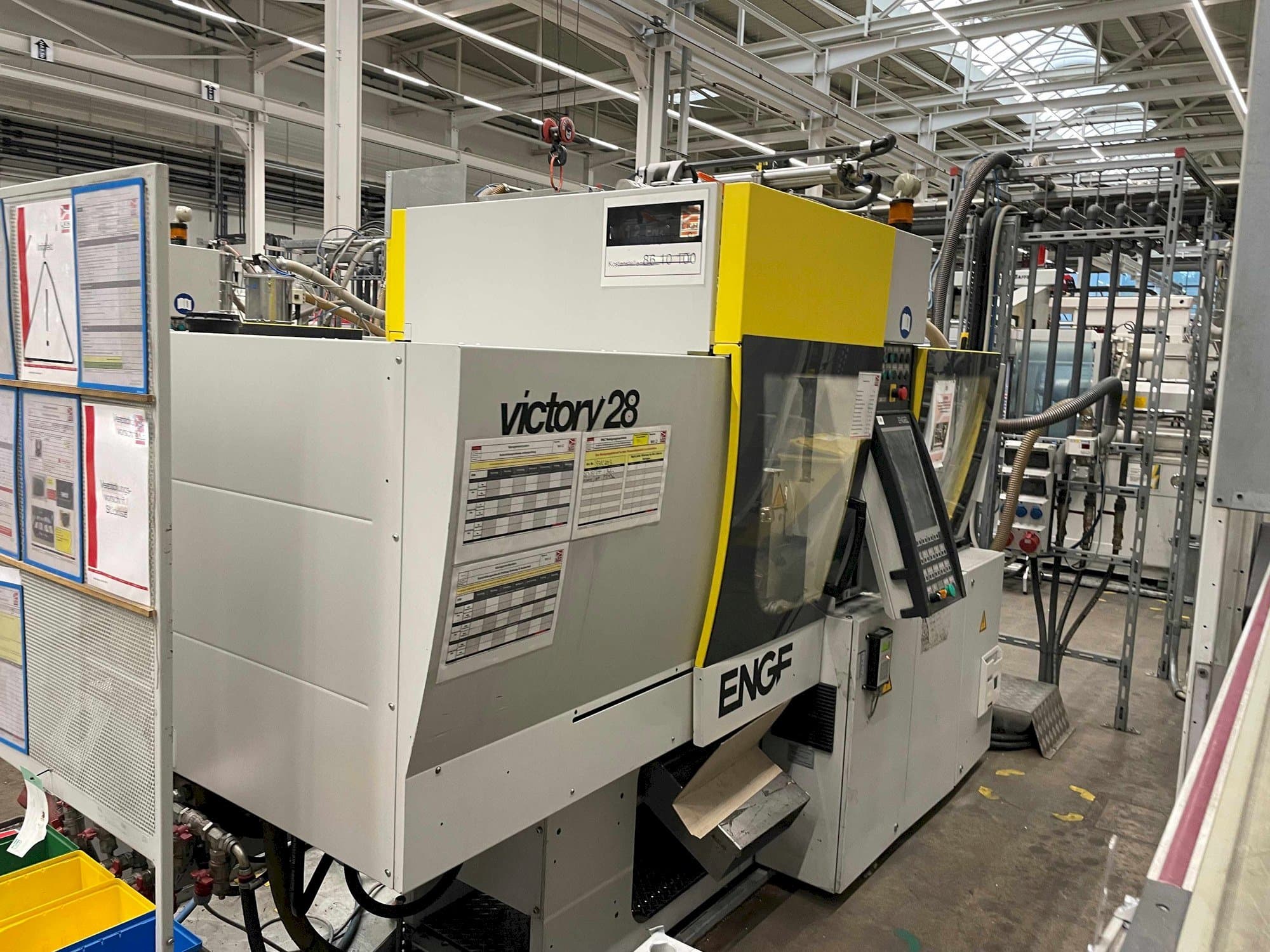 Vista Frontal da Engel Victory 200/28 máquina