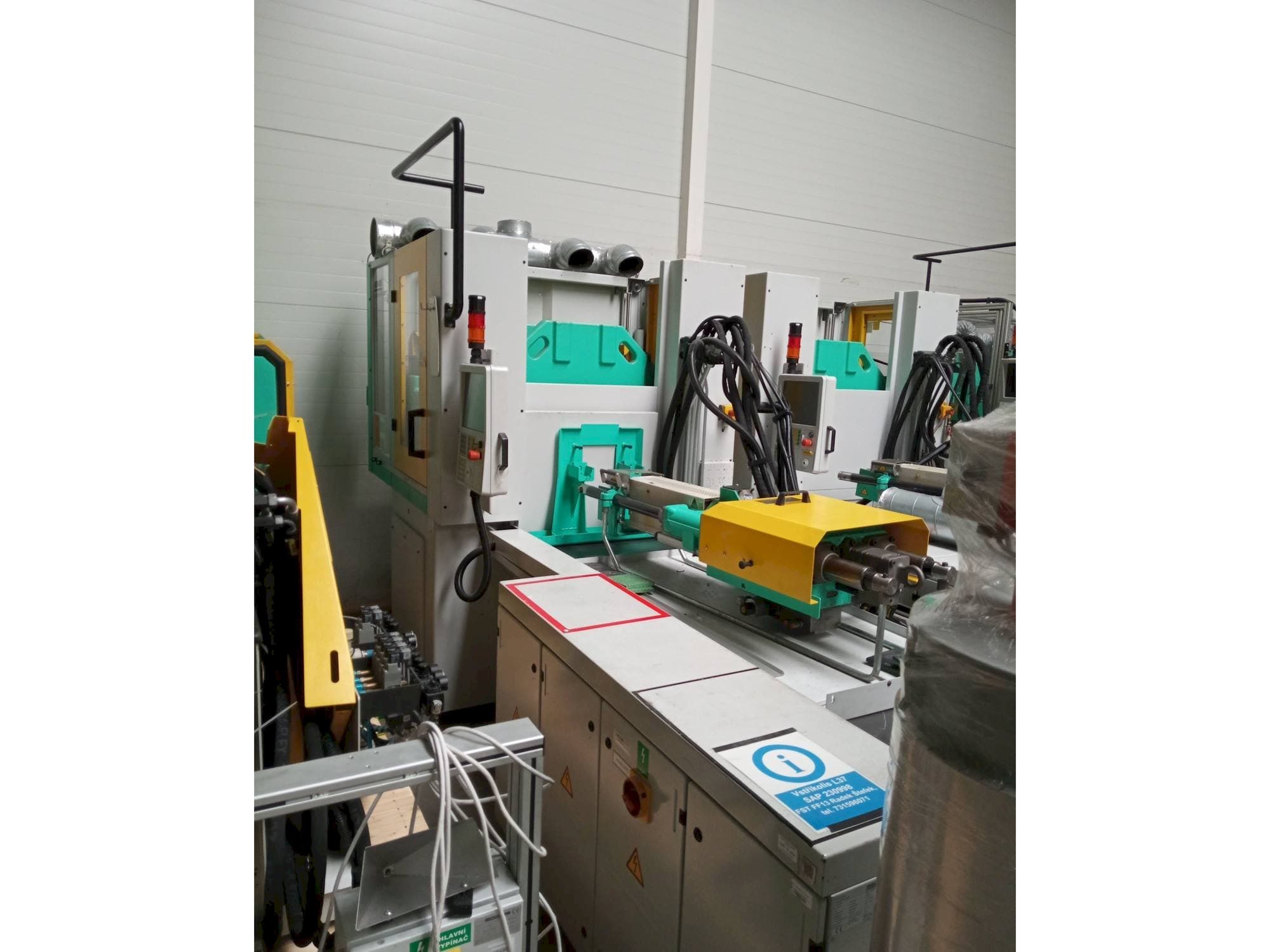 Vista Frontal  da Arburg Allrounder 1200T-800-170  máquina