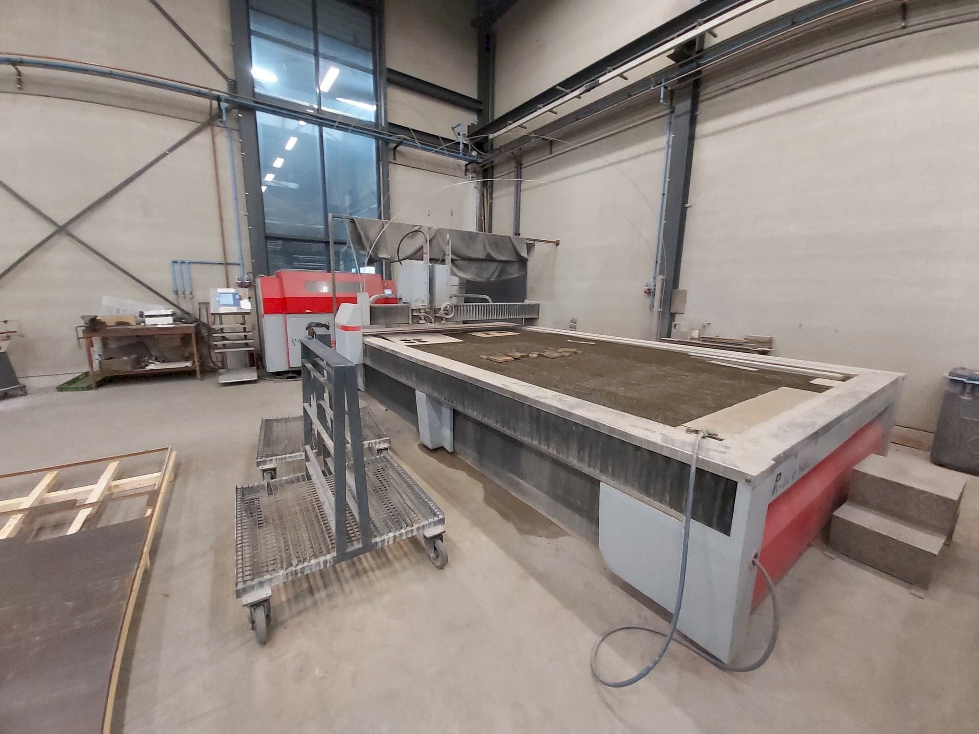 Vista Frontal da Resato PJE-4-4000 waterjet máquina