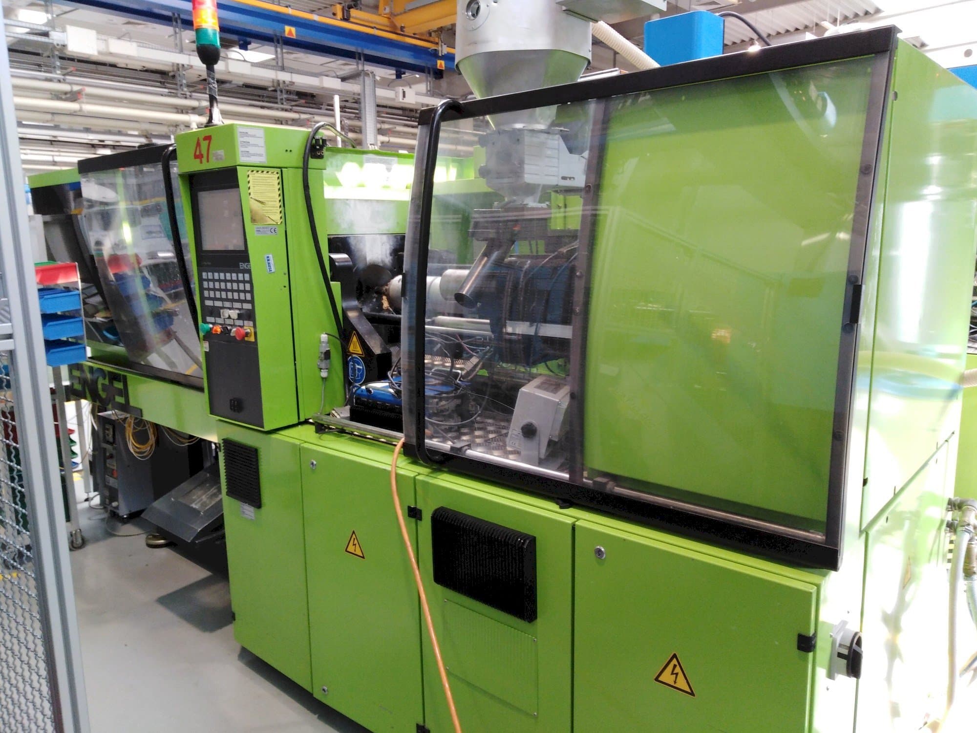 Vista Frontal  da ENGEL Victory 330/80 Focus  máquina