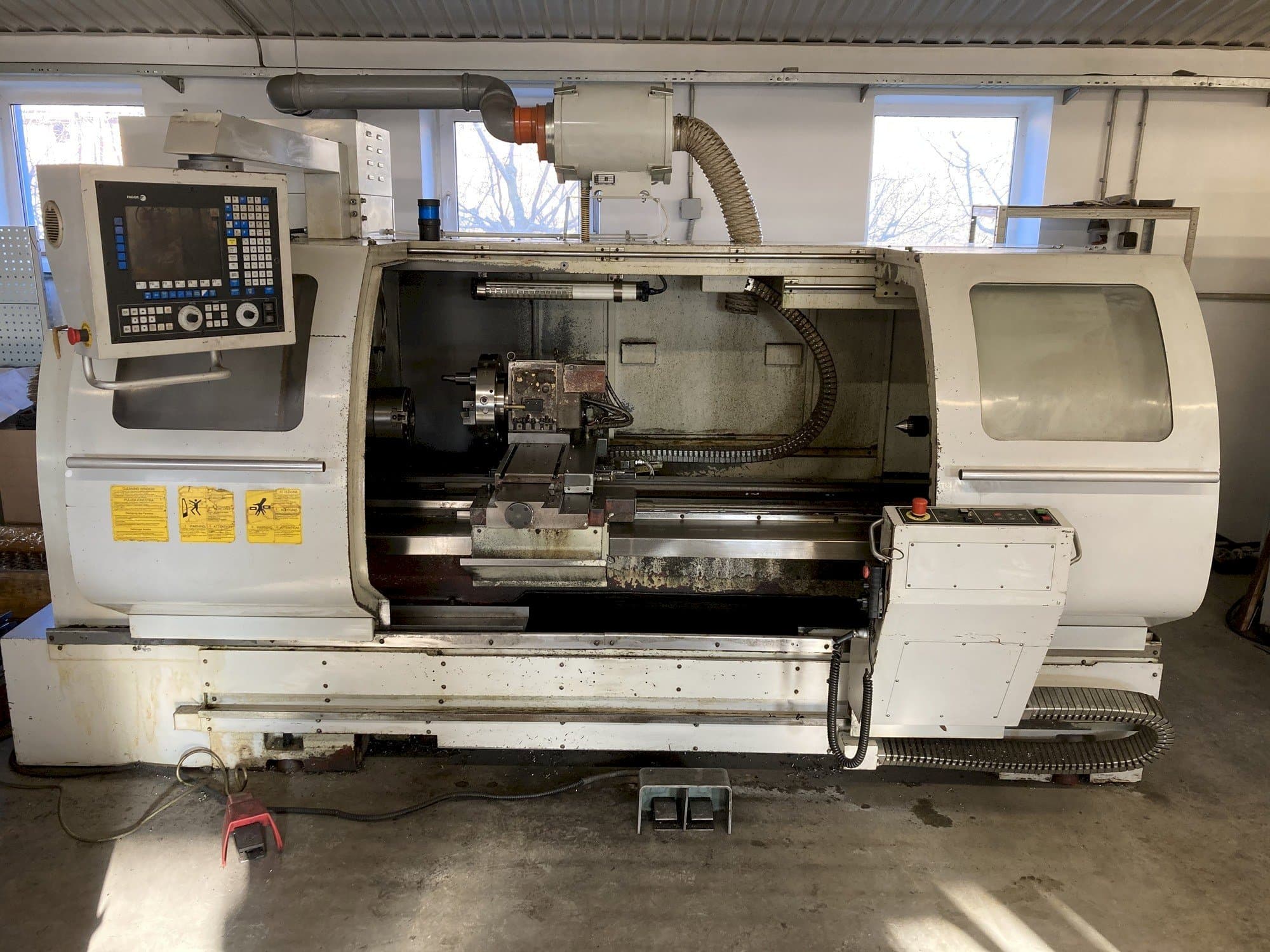 Vista Frontal da FERMAT SF 48-1500 CNC máquina