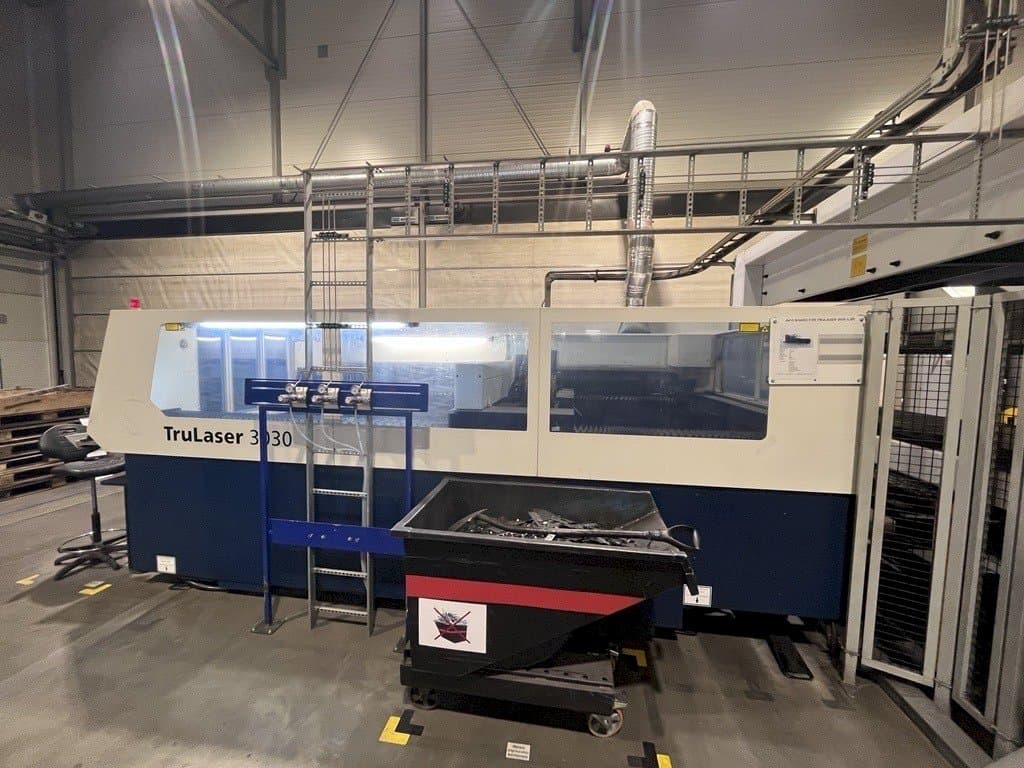 Vista Frontal da TRUMPF TruLaser 3030 L30 máquina
