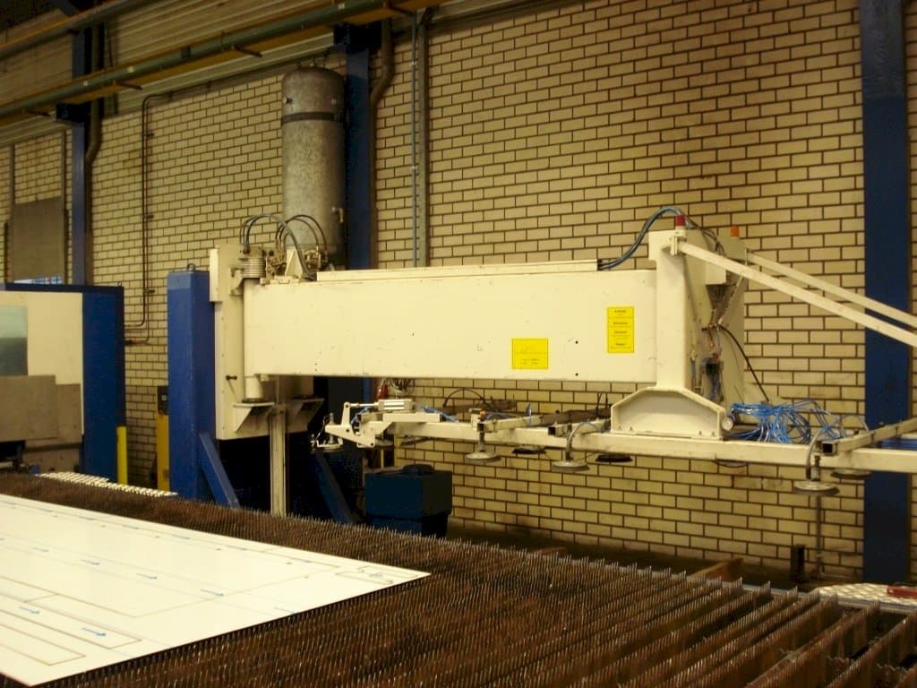 Vista Frontal da Trumpf LoadMaster máquina