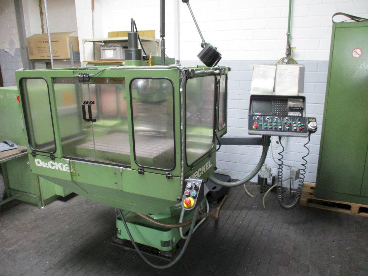 Vista Frontal da DECKEL FP 3NC máquina