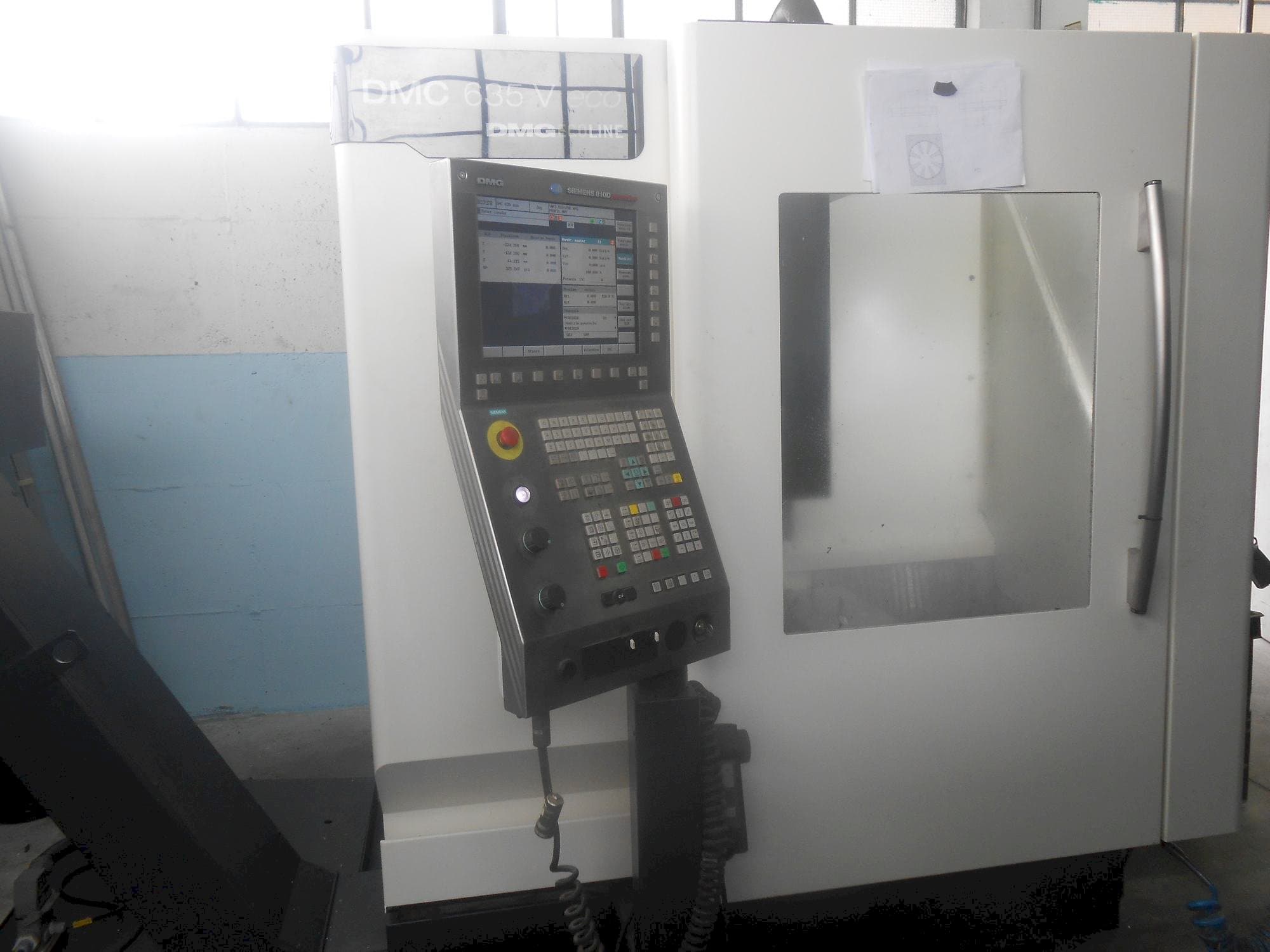 Vista Frontal da DECKEL MAHO DMC 635V máquina