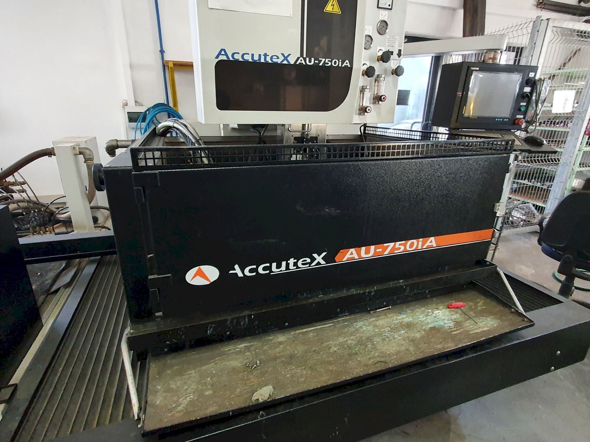 Vista Frontal da AccuteX AU-750iA máquina