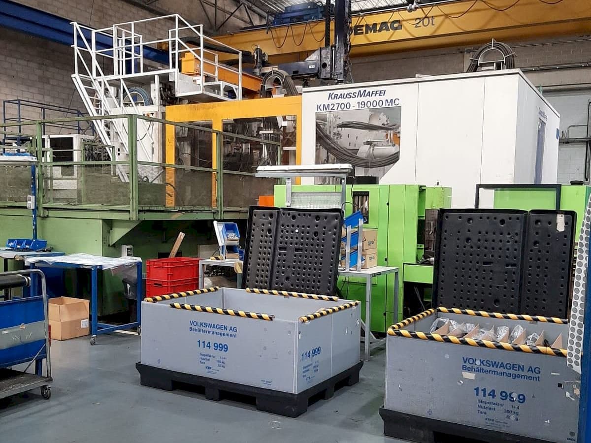 Vista Frontal  da Krauss Maffei 2700/19000 MC  máquina