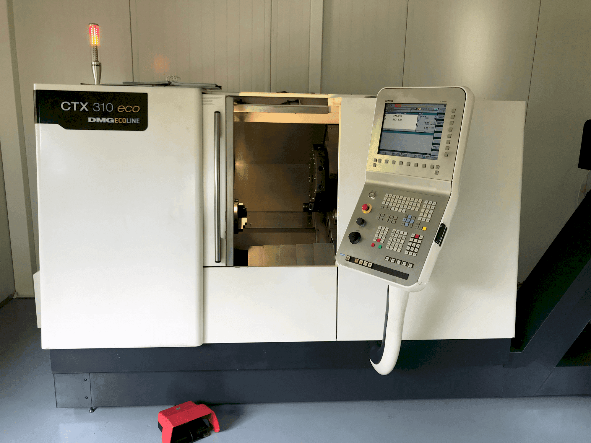 Vista Frontal  da DMG CTX 310 ecoline  máquina