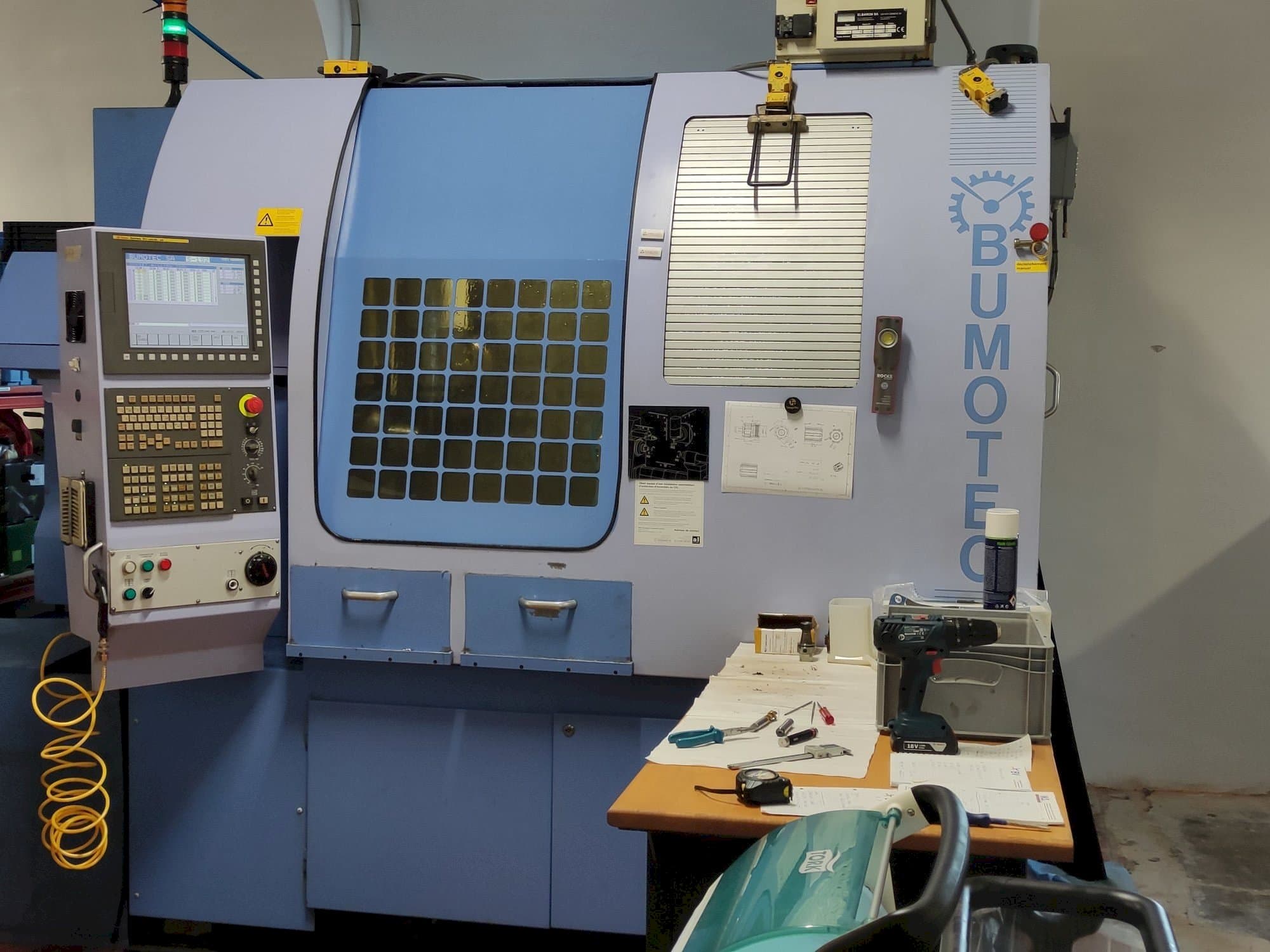 Vista Frontal da Bumotec S-192FT máquina