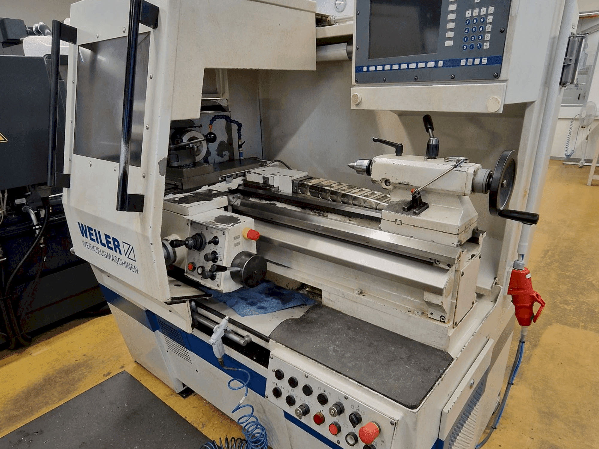 Vista Frontal da Weiler E30 máquina