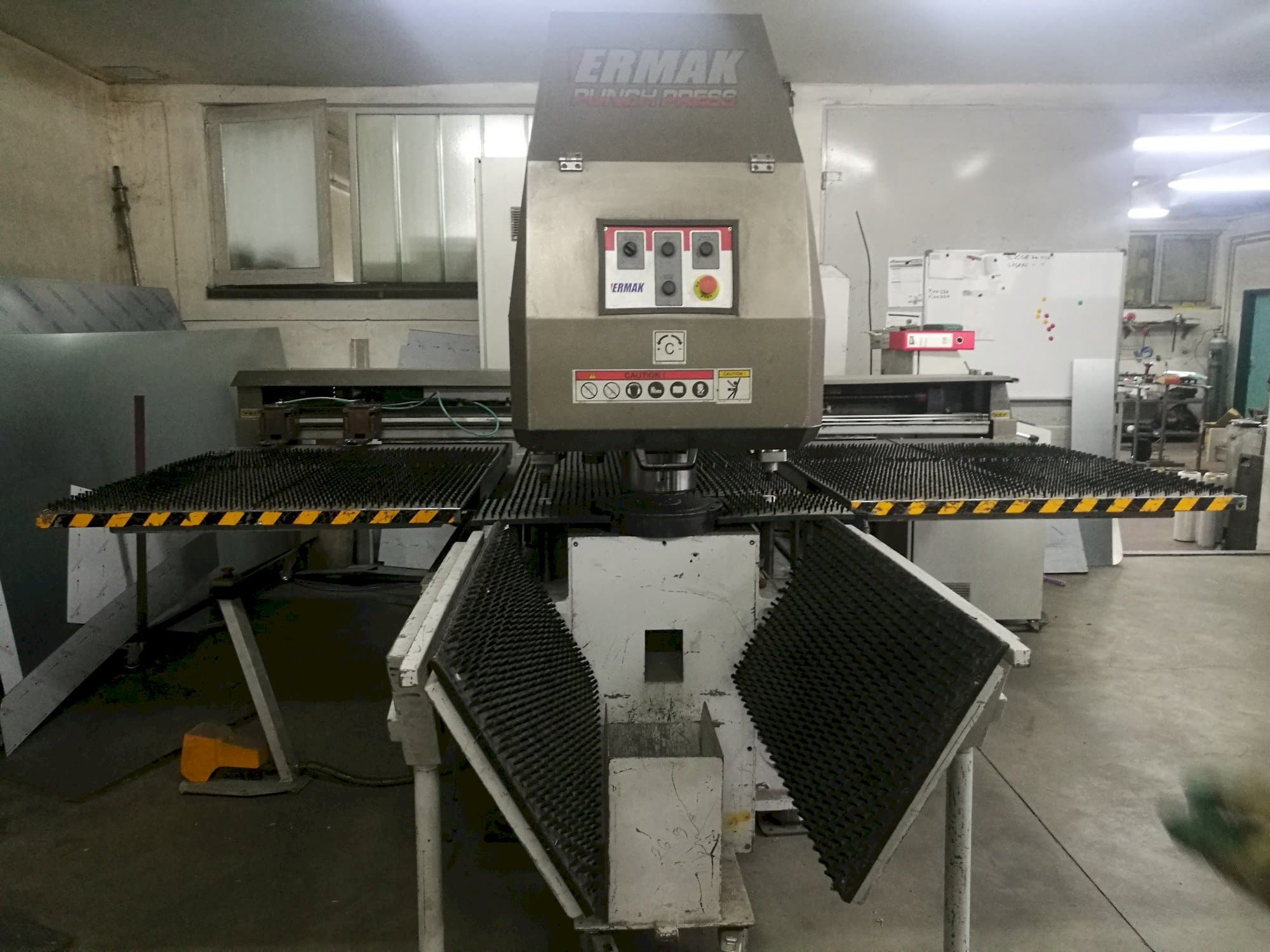 Vista Frontal  da ERMAKSAN RPP 127-30  máquina
