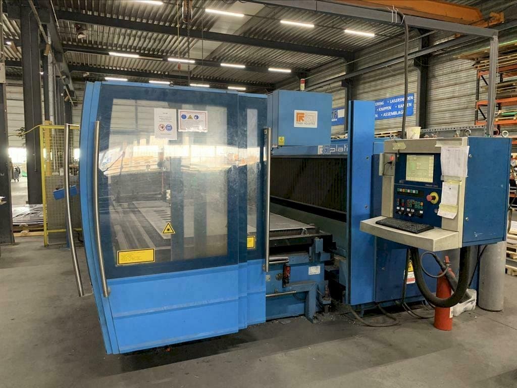 Vista Frontal da Prima Power Platino 1530 máquina