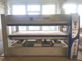 Vista Frontal  da ORMA NPC/DIGIT 6/90  máquina