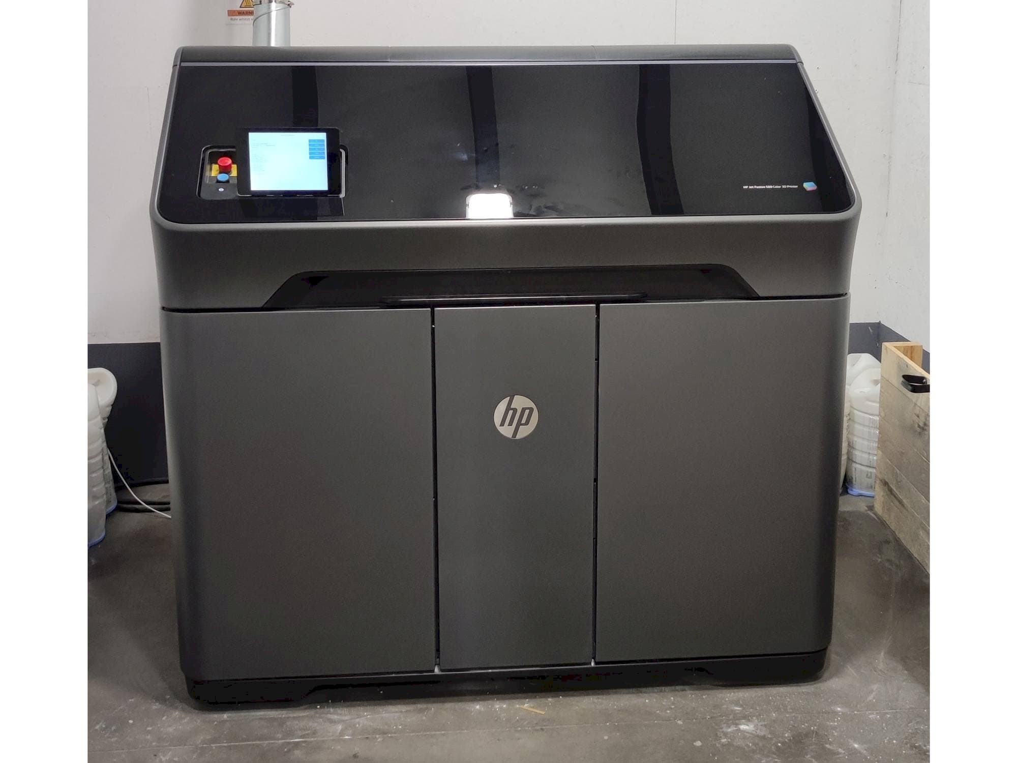Vista Frontal da HP MJF 580 máquina