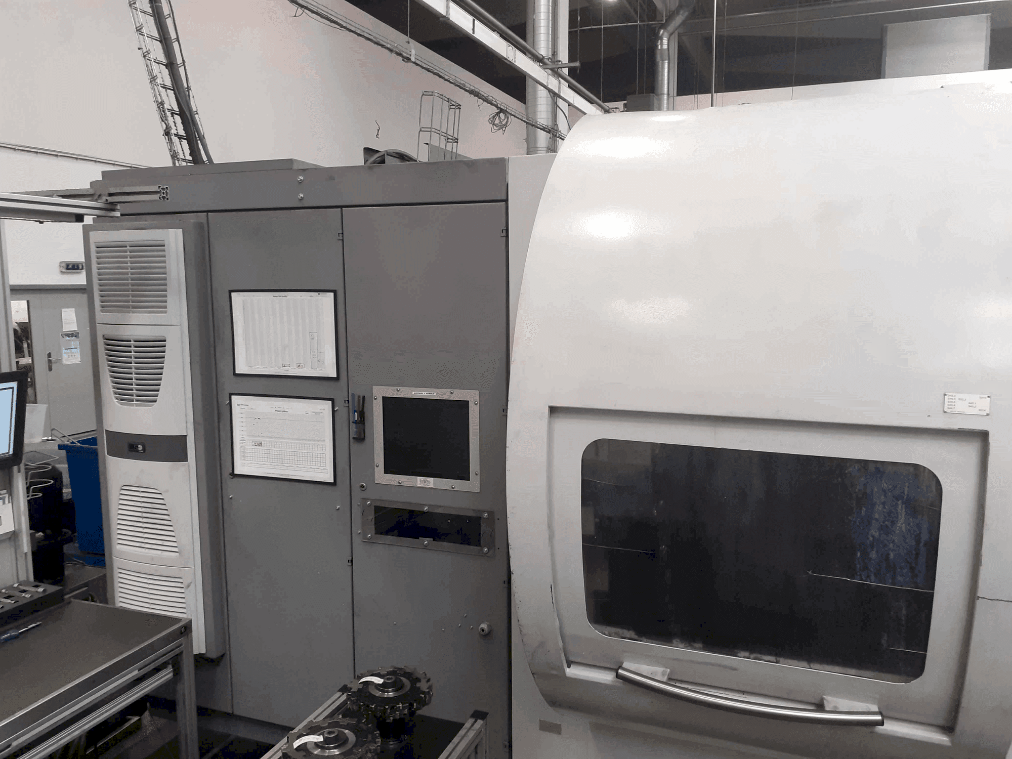 Vista Frontal  da DECKEL MAHO DMC 80 H  máquina