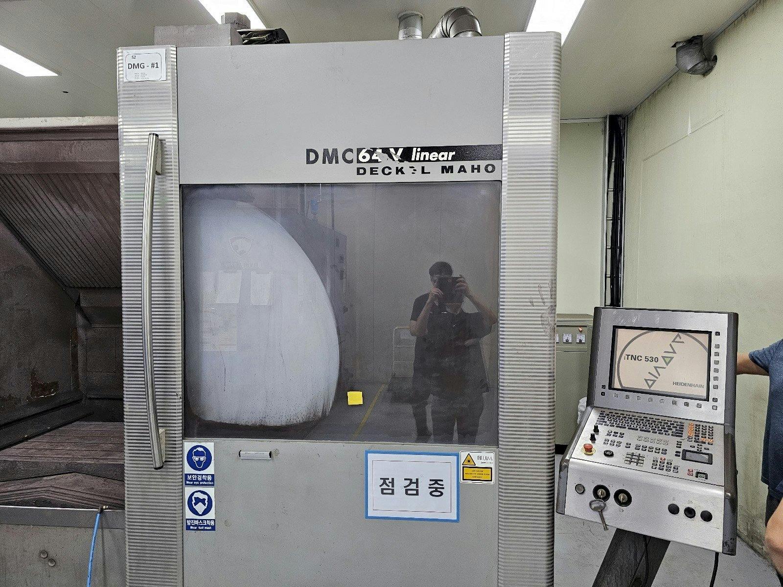 Vista Frontal  da DECKEL MAHO DMC 64V linear  máquina