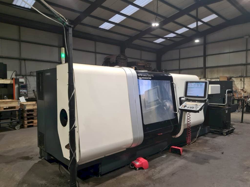 Vista Frontal  da DMG GILDEMEISTER CTX beta 1250 TC  máquina