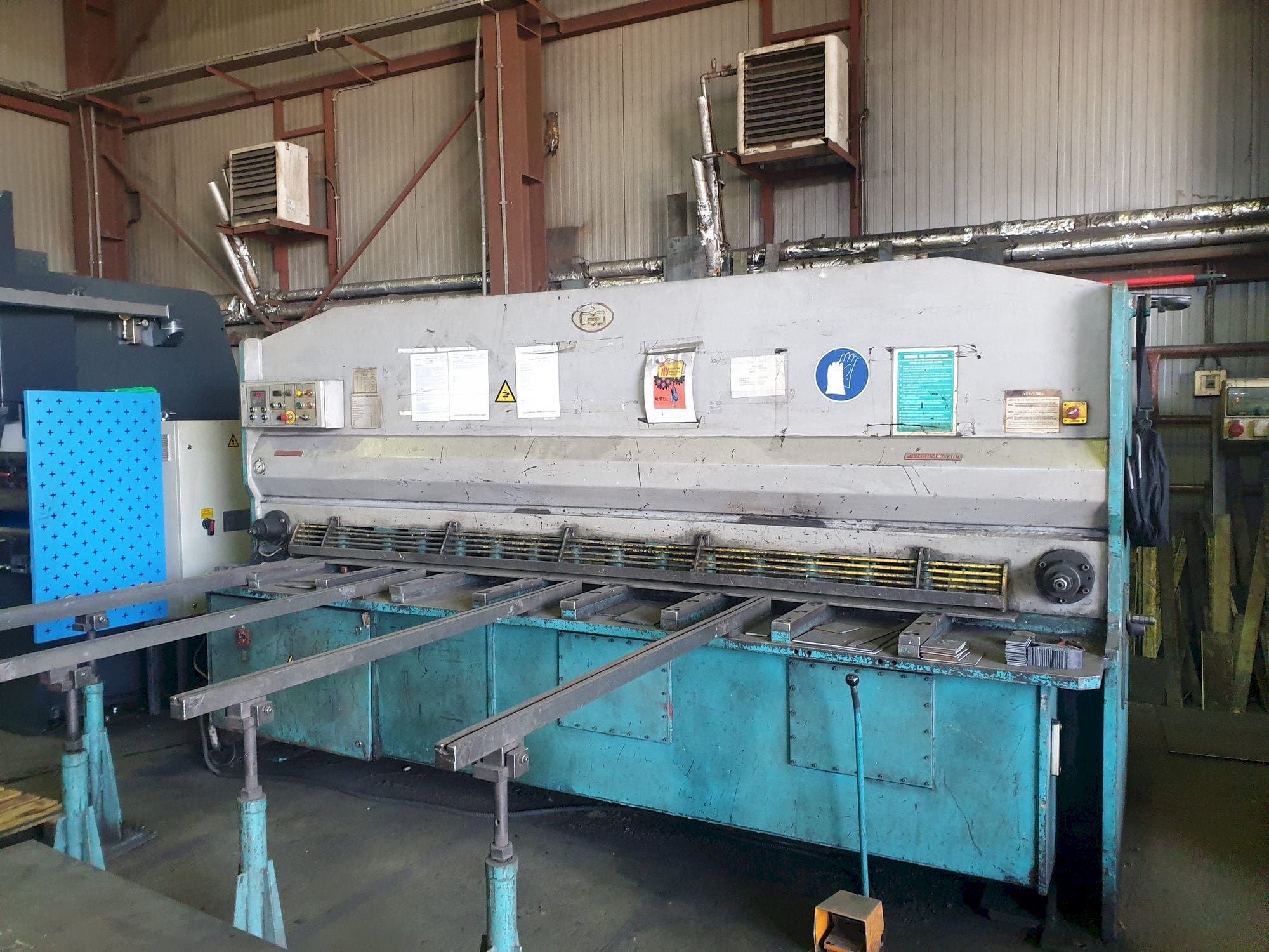 Vista Frontal da SIMEROM FGH 1030A máquina