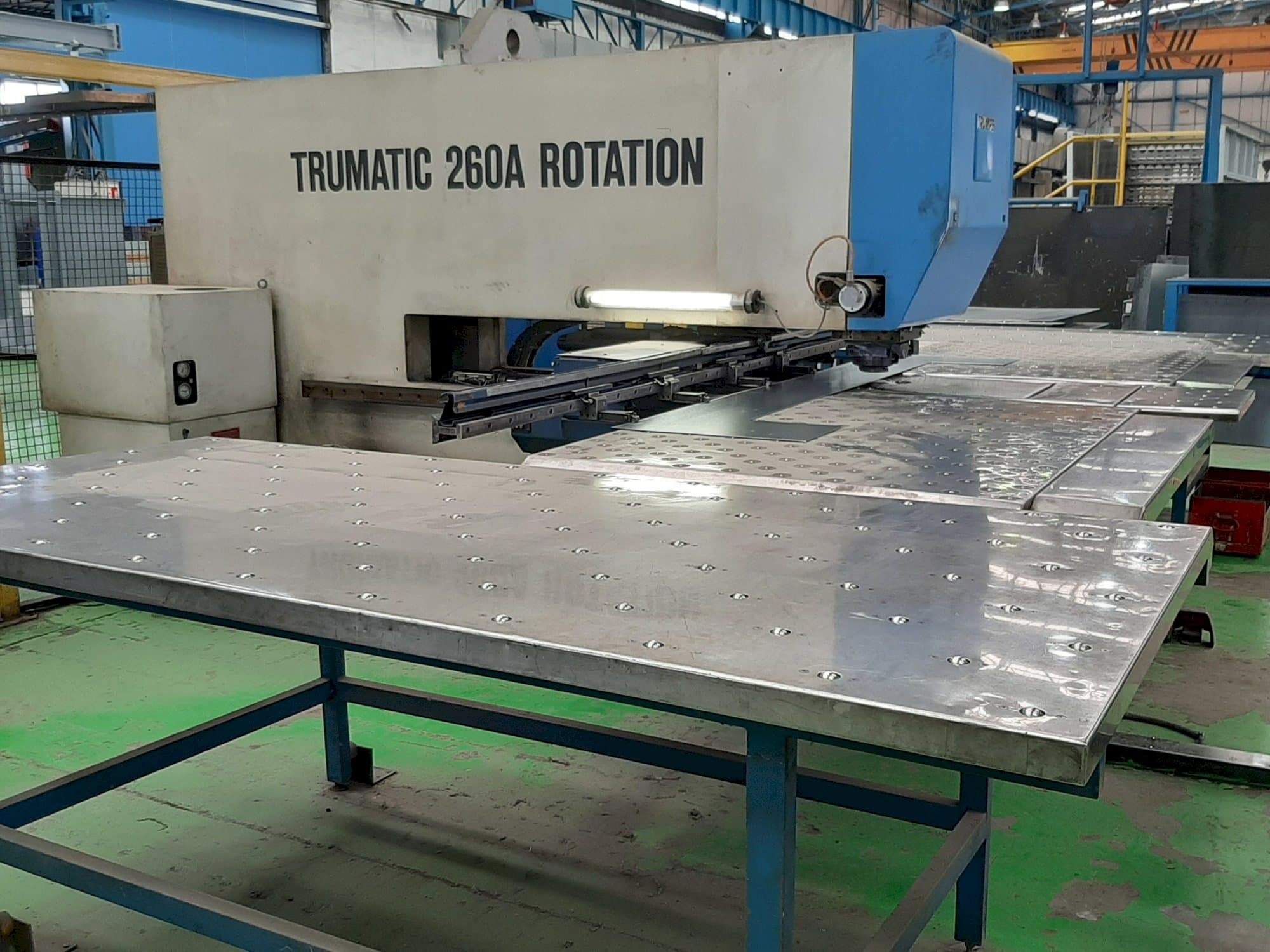 Vista Frontal da Trumpf Trumatic 260A Rotation máquina