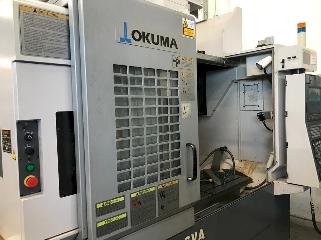 Vista Frontal da Okuma MB 56 VA máquina