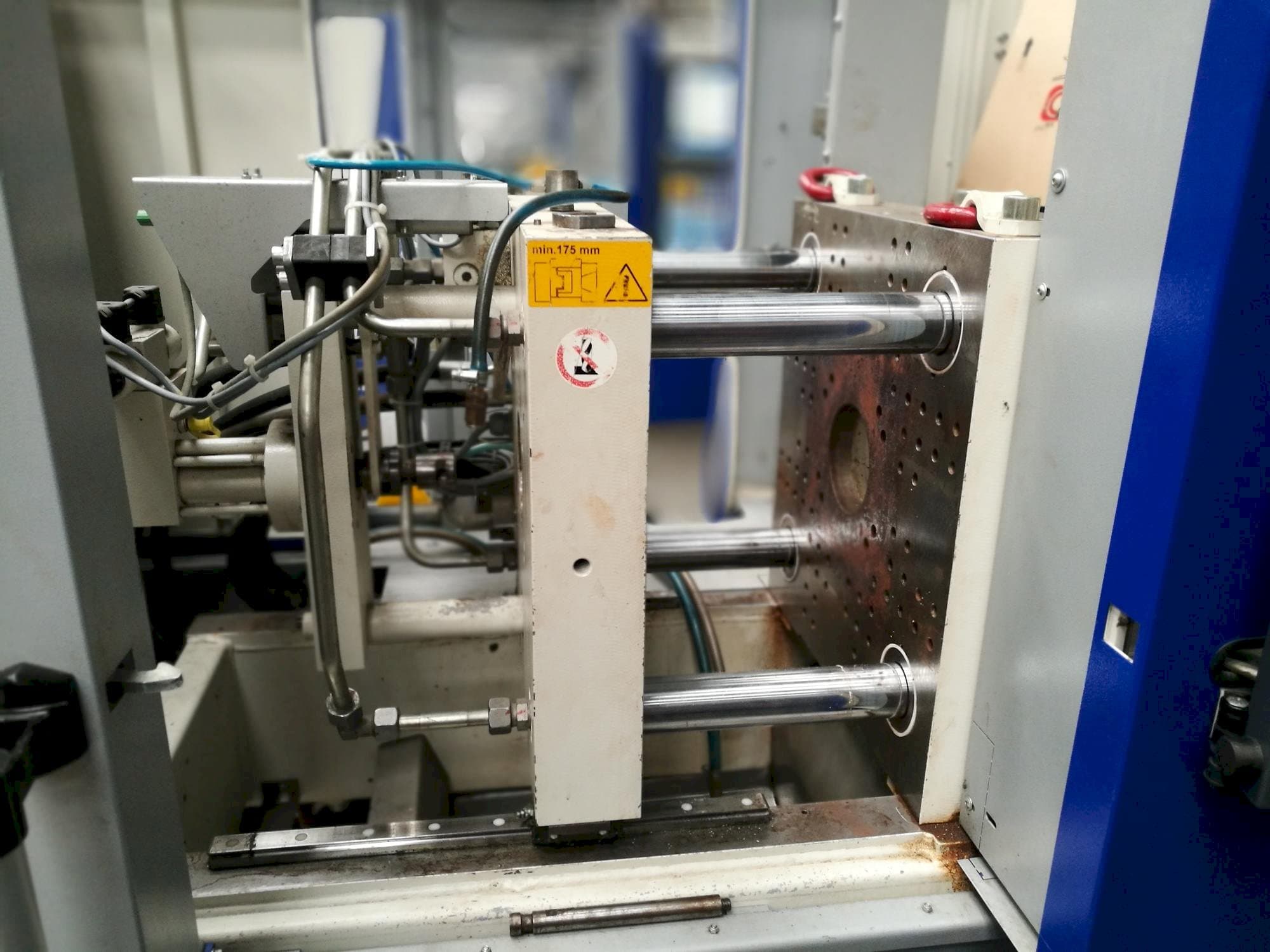 Vista Frontal da Krauss Maffei KM 35-55 CX máquina