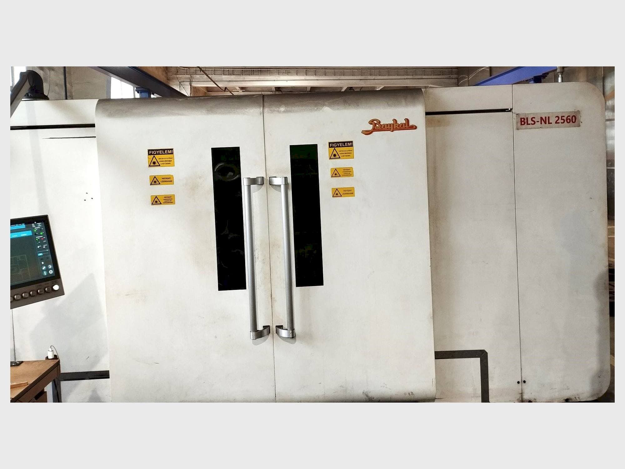 Vista Frontal da Baykal BLS-NL 2060 4kW Fiber máquina