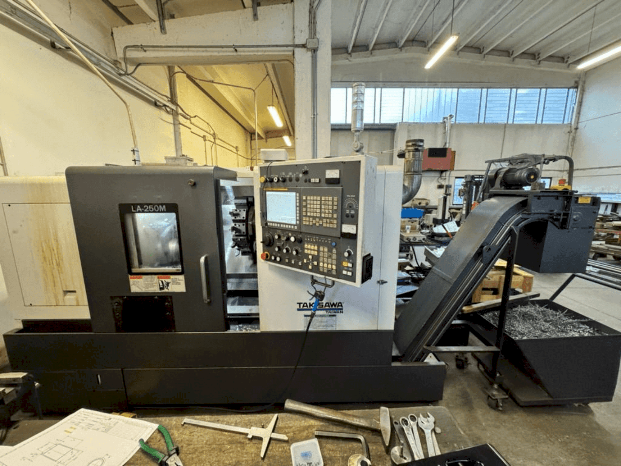 Vista Frontal  da Takisawa LA-250M  máquina