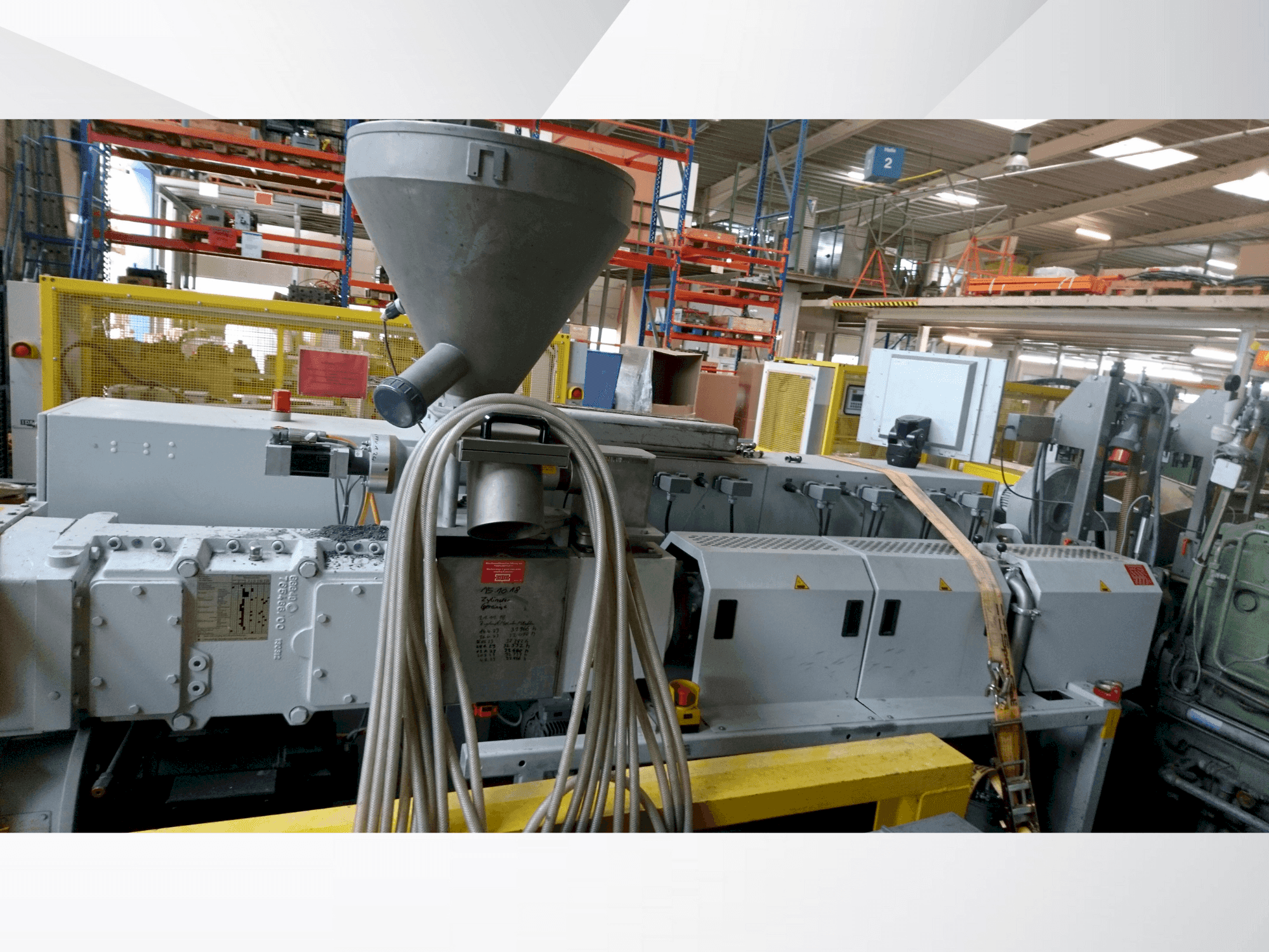 Vista Frontal  da Krauss Maffei KMD 75 XS/P  máquina