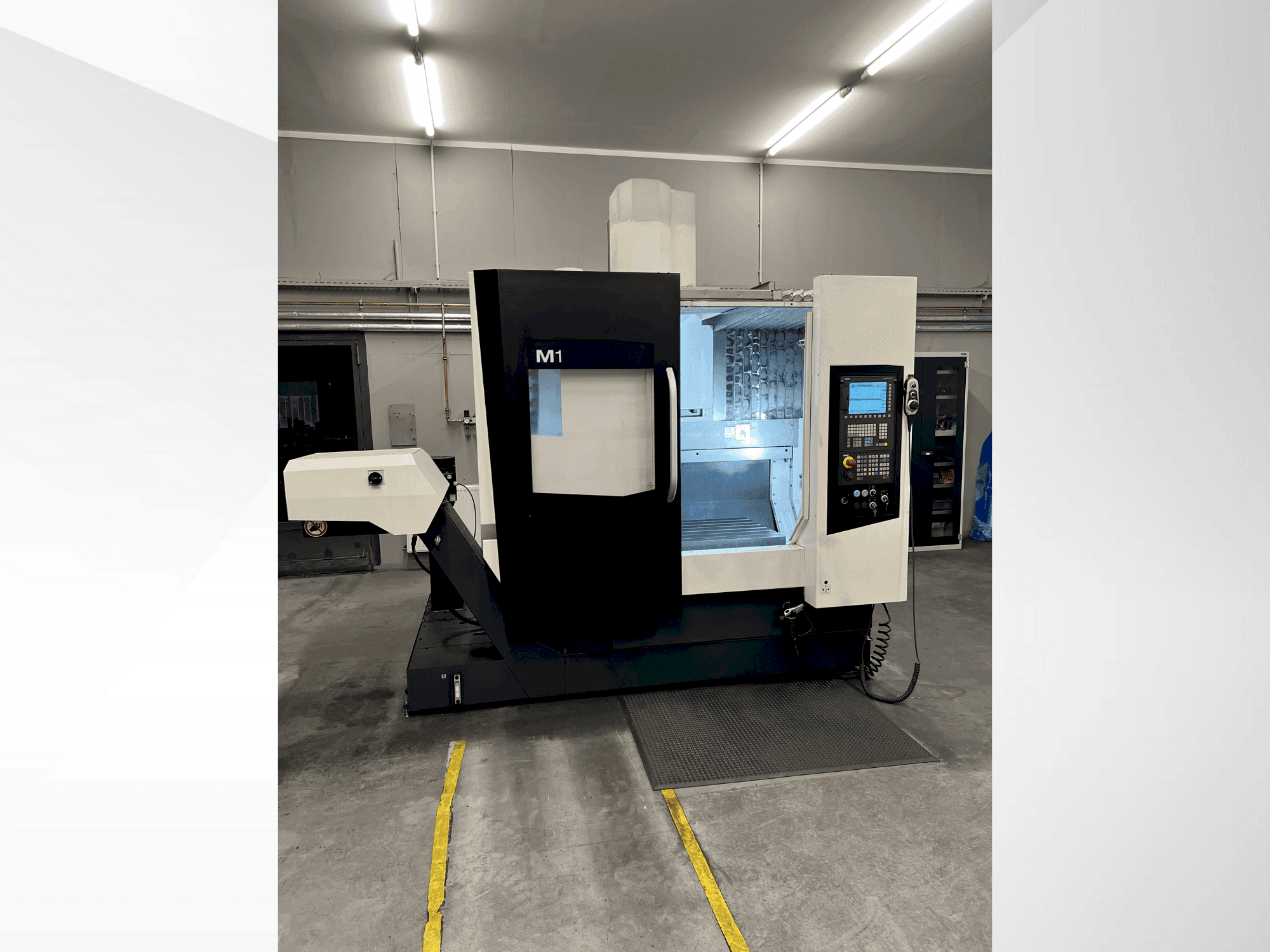 Vista Frontal  da DMG MORI M1 Pro  máquina