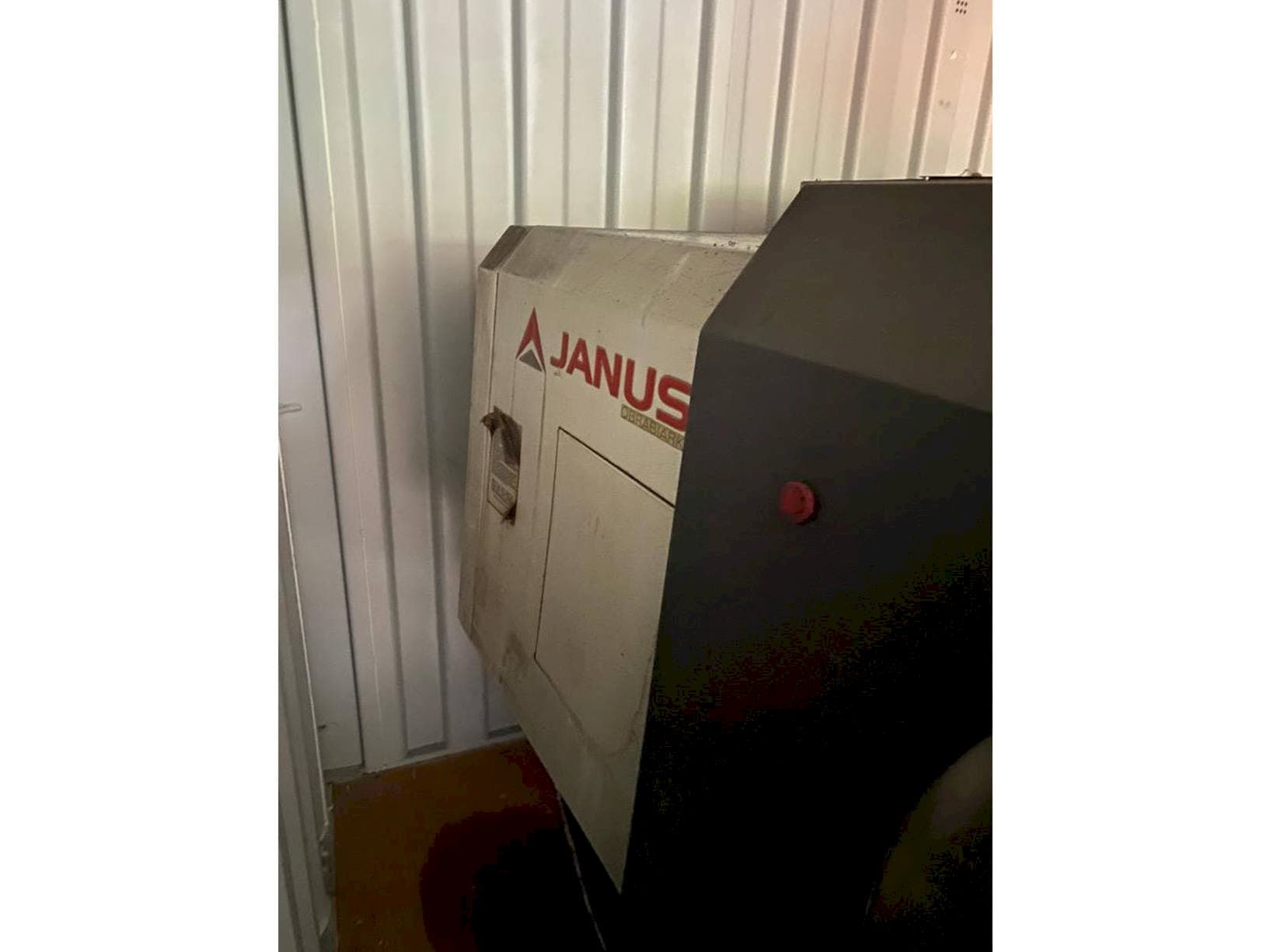 Vista Frontal da JANUS TK610/1350 CNC máquina
