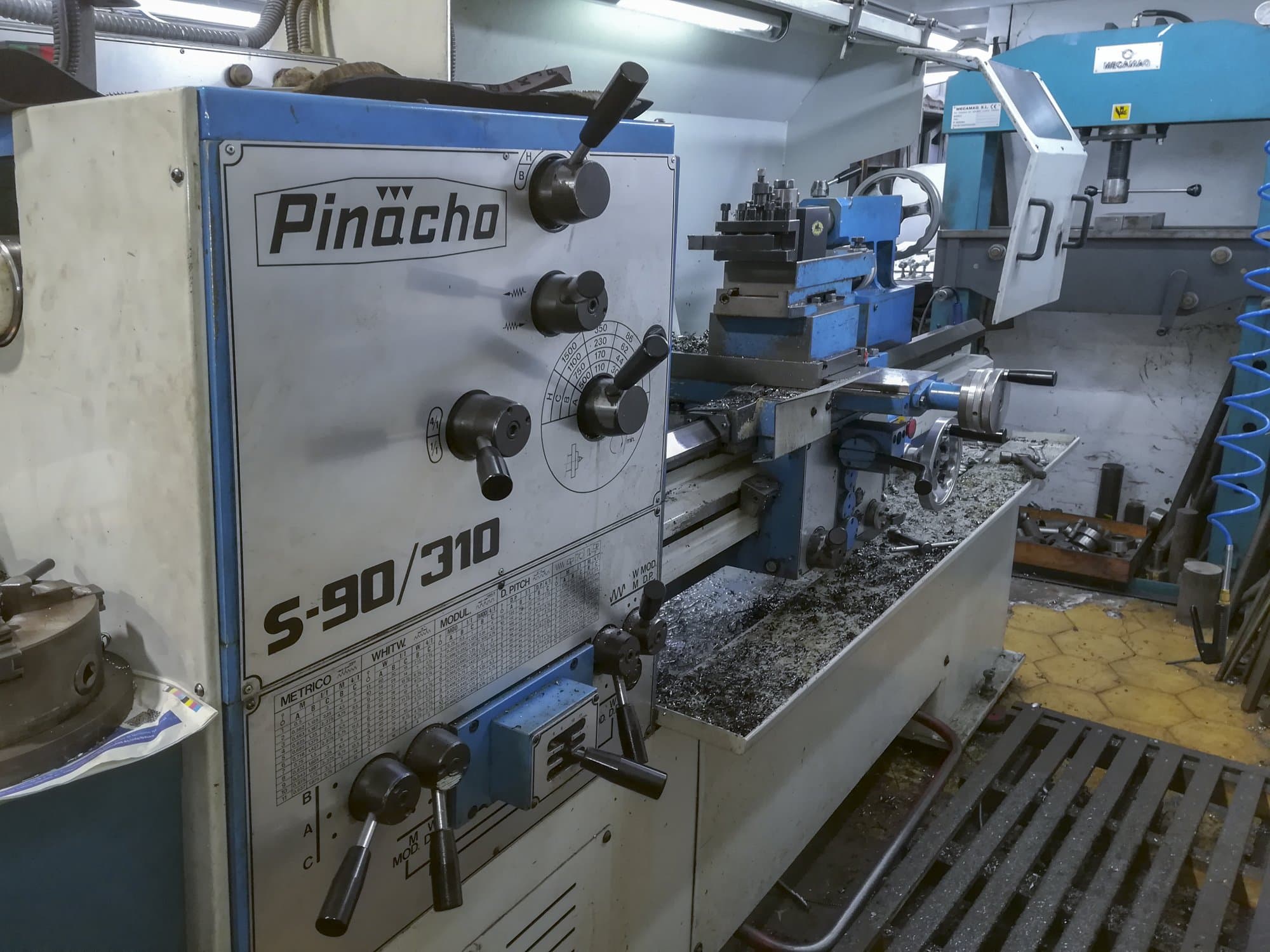 Vista Esquerda  da Pinacho S-90/310  máquina