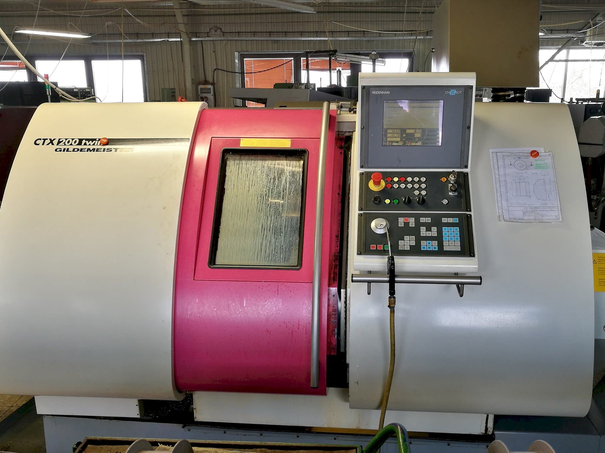 Vista Frontal  da Gildemeister CTX 200 Twin  máquina