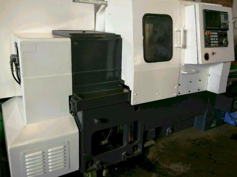 Vista Frontal da MORI SEIKI TL3 máquina