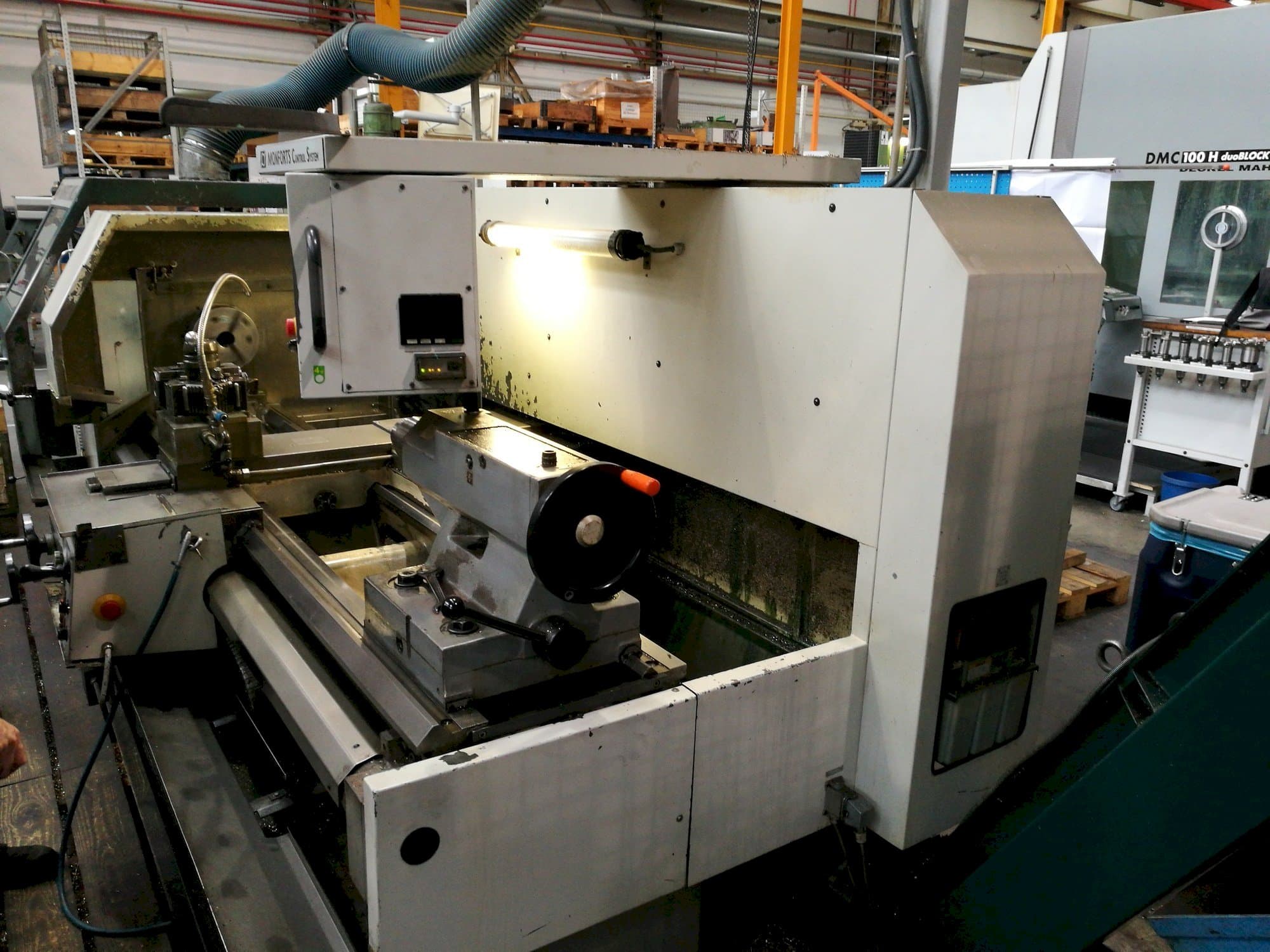 Vista Frontal da Monforts KNC 6 máquina