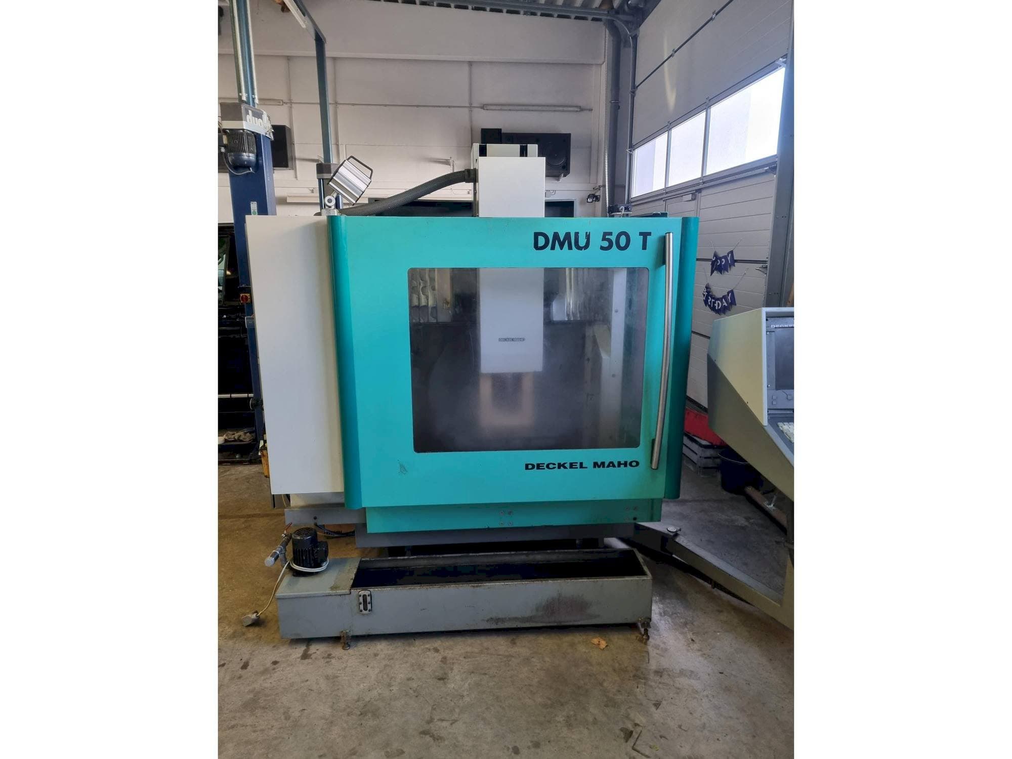 Vista Frontal da DECKEL MAHO DMU 50 T máquina