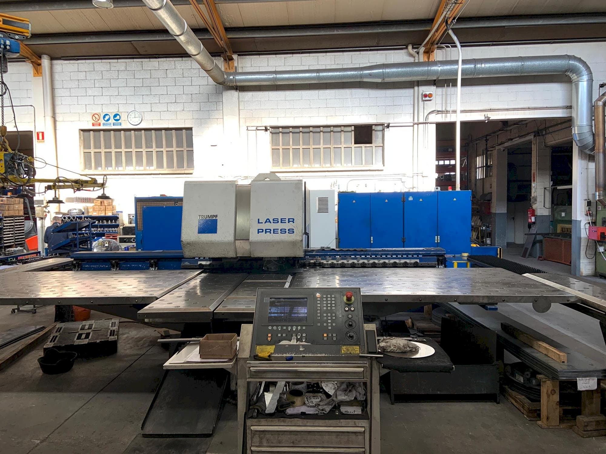 Vista Frontal da Trumpf Trumatic 600 L máquina