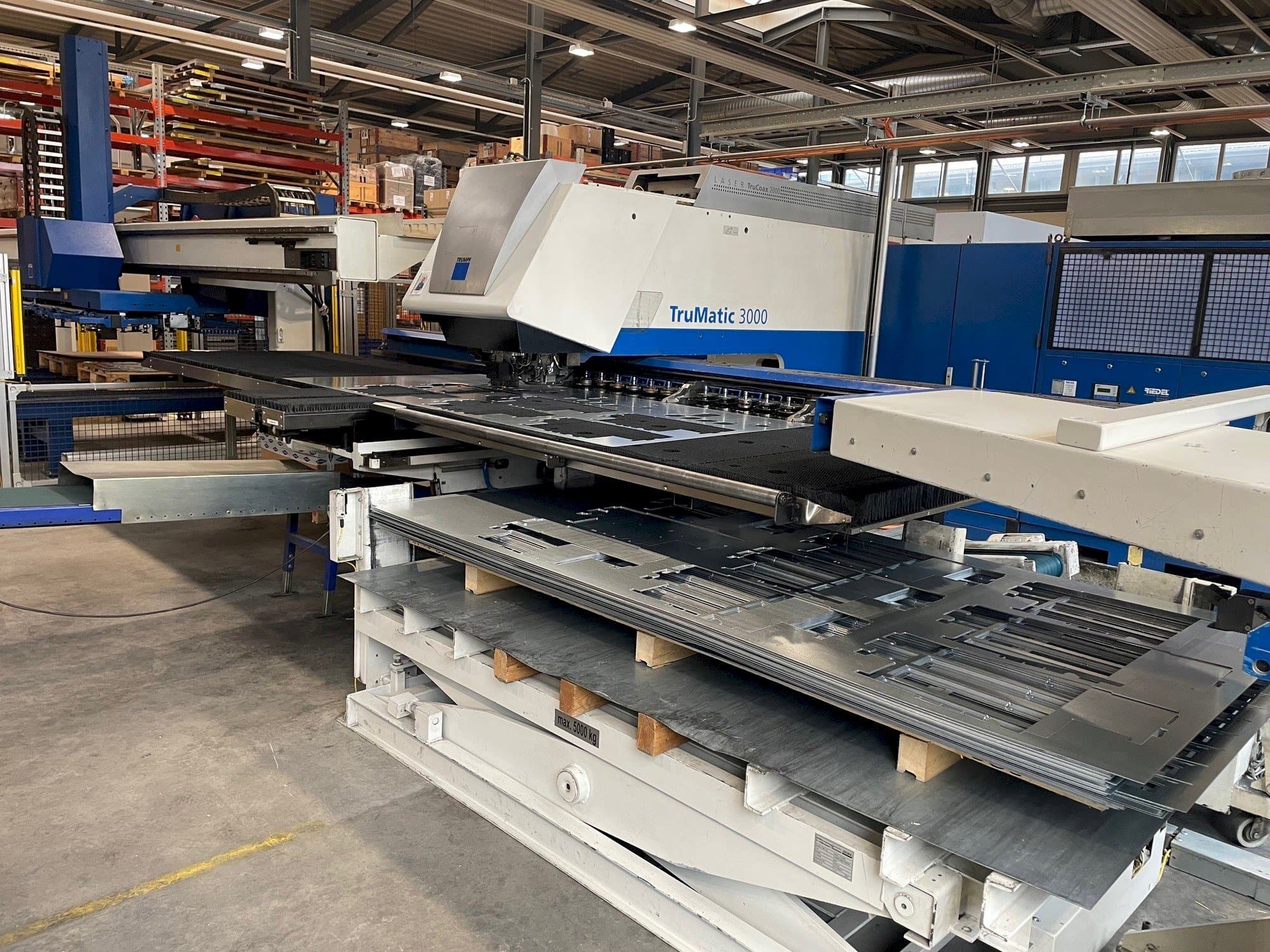 Vista Frontal  da TRUMPF Trumatic 3000  máquina