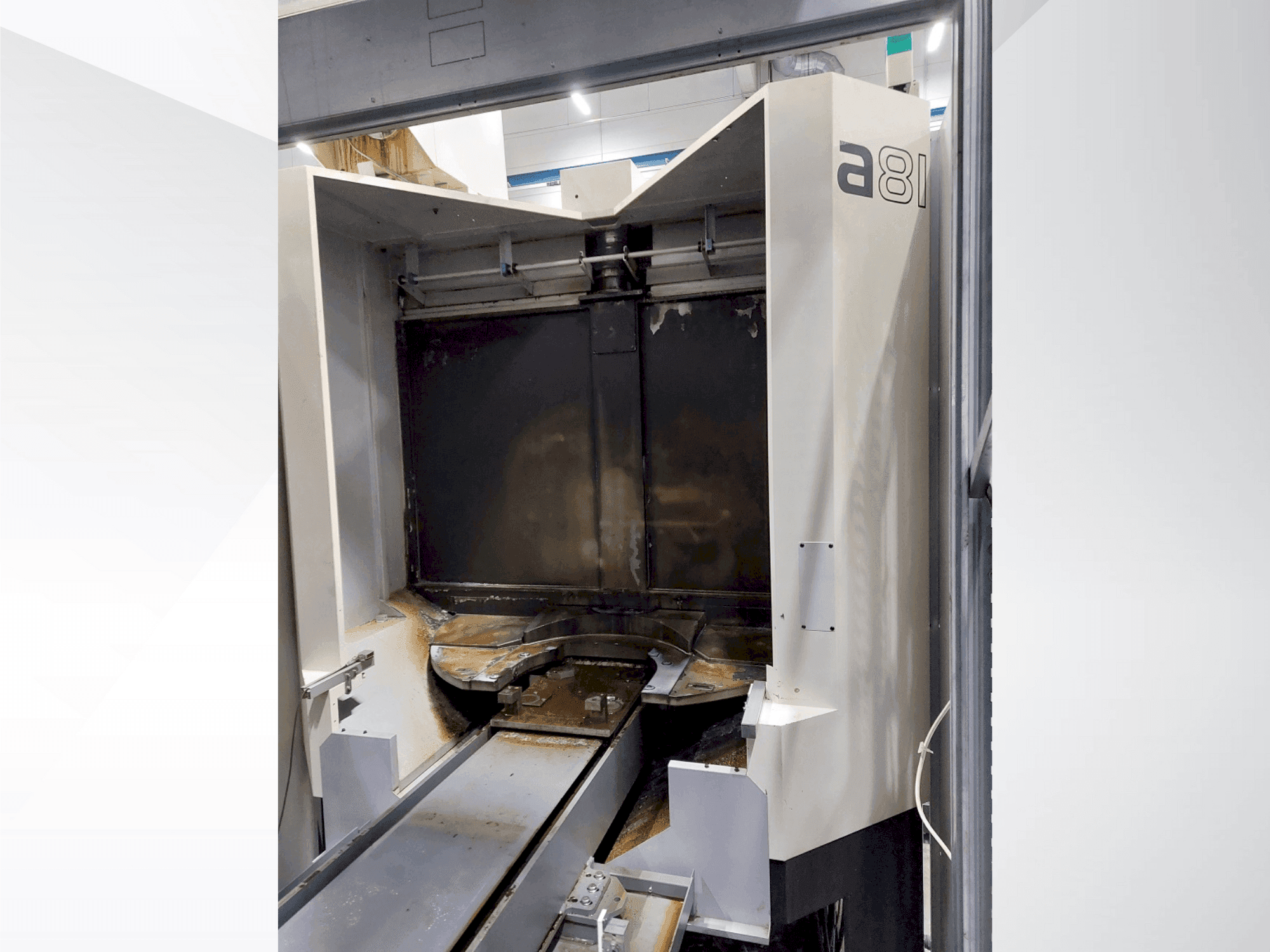 Vista Frontal da Makino a81 máquina