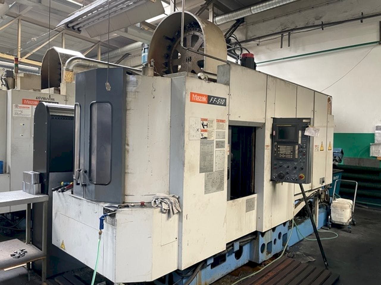 Vista Frontal da Mazak FF510 máquina