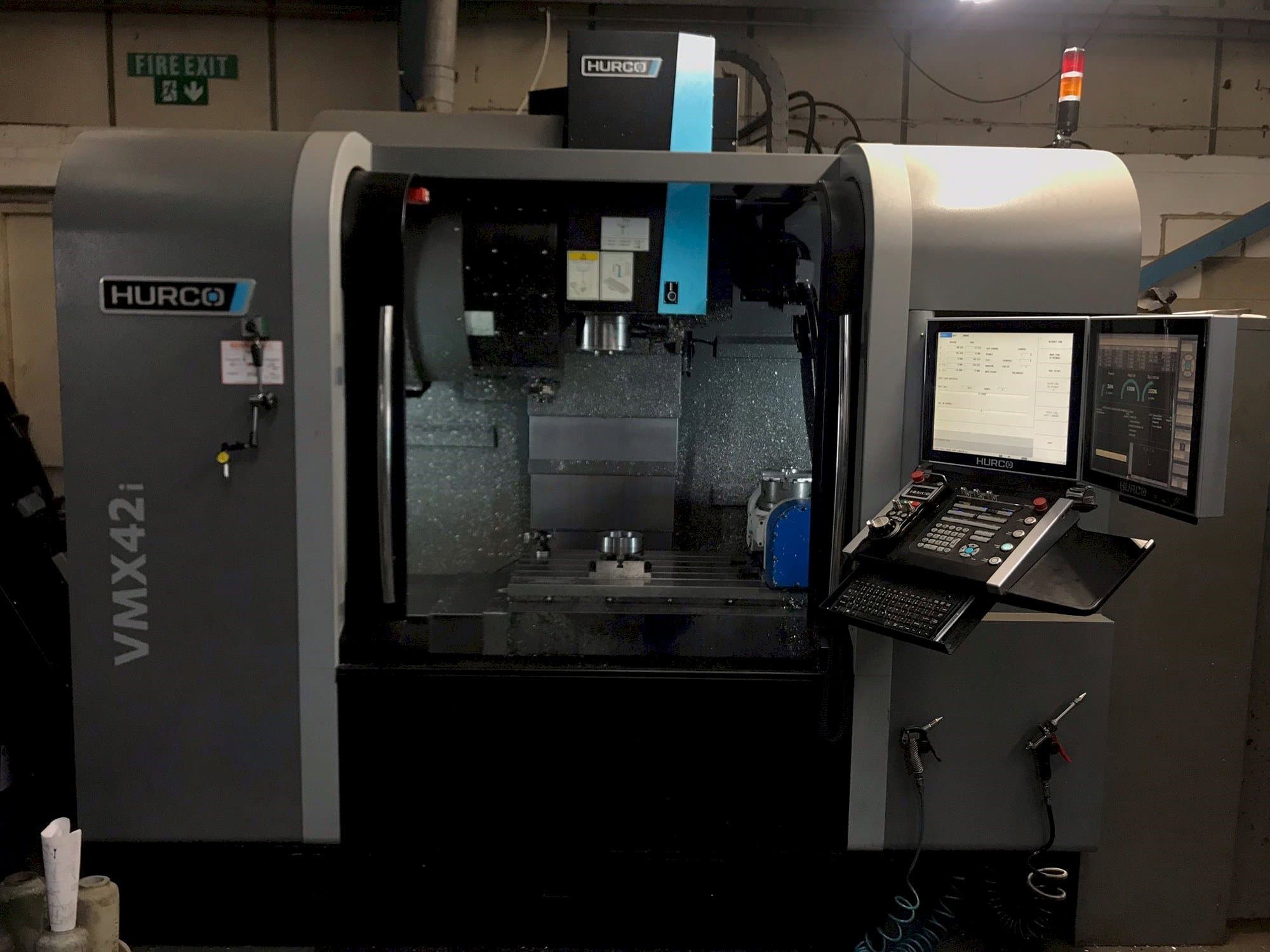 Vista Frontal da Hurco VMX42i máquina